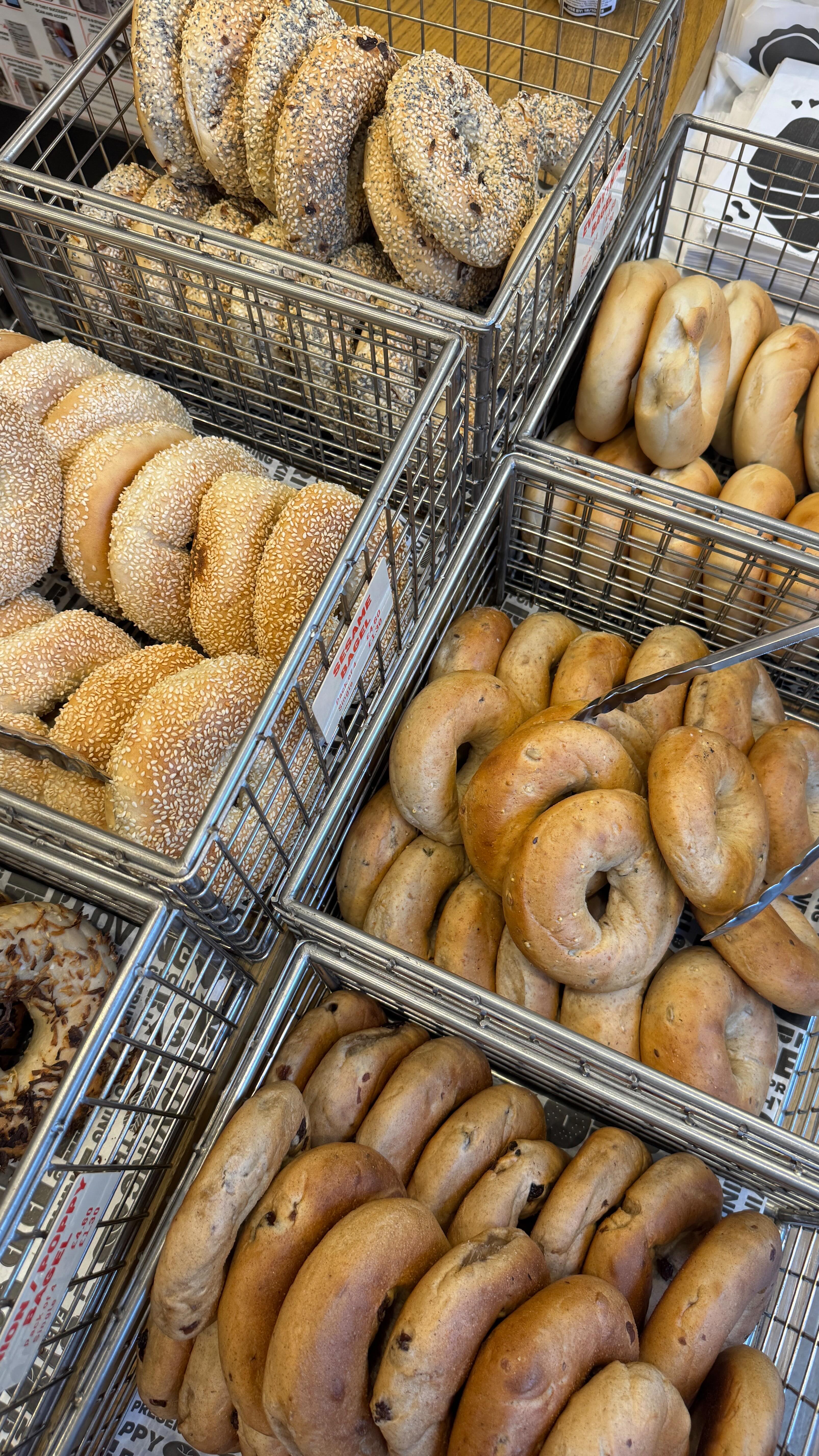 Bagels always fix our problems, why don’t you try👀
#bagels #londonfood #foodspot #bagel #bagellover