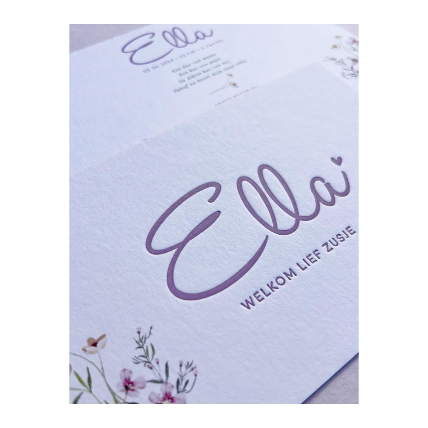 Welkom Ella 🌷
Een prachtig geboortekaartje waarbij letterpress en digitale druk gecombineerd werden op een zeer stevig papier.
#geboortekaartjemetletterpress #letterpress #geboortekaartmeisje