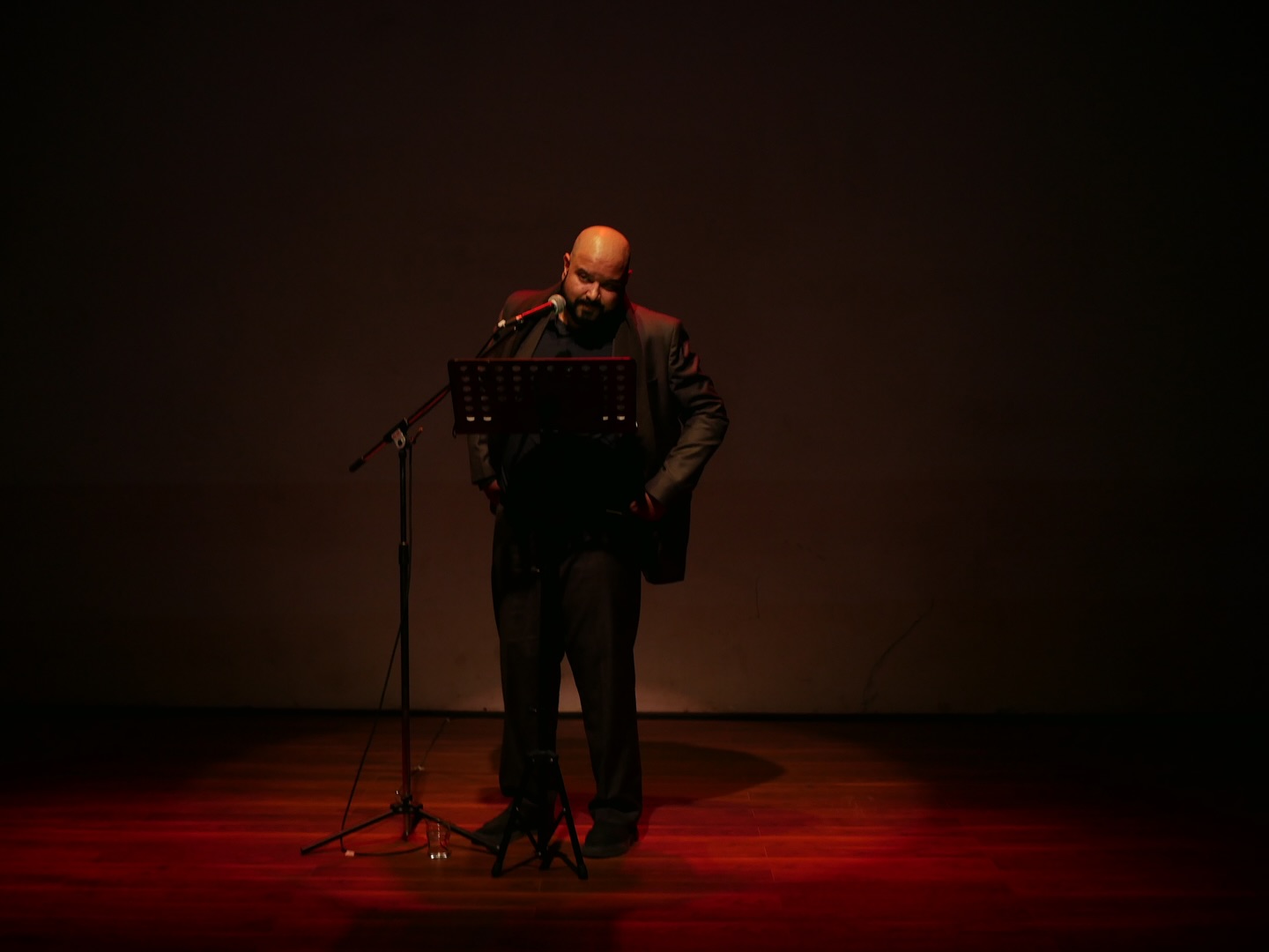 What an unforgettable evening at the Oddbird Theatre.
Thank you to everyone who joined us for 'Counterparts', our second reading in the James Joyce Immersive series.
It was wonderful to see our very own Varoon P. Anand take centre stage and bring alive Farrington with grit, passion and an unceasing intensity. He was supported by Riddhijit Chattopadhyay on live foley sound, Gaurav Singh Nijjer on tech operations, Adrian on lights, and Naman and Sadgi on documentation.
We are grateful to the Embassy of Ireland in India and the Oddbird Theatre for their collaboration, and to our wonderful audience. A special shoutout to all who stayed back for the book-giveaway quiz celebrating brilliant Irish writers.
Sharing a few moments from the night - full of stories, questions, and that rare feeling when a room leans into a story together
Documentation by @bufoteninradio