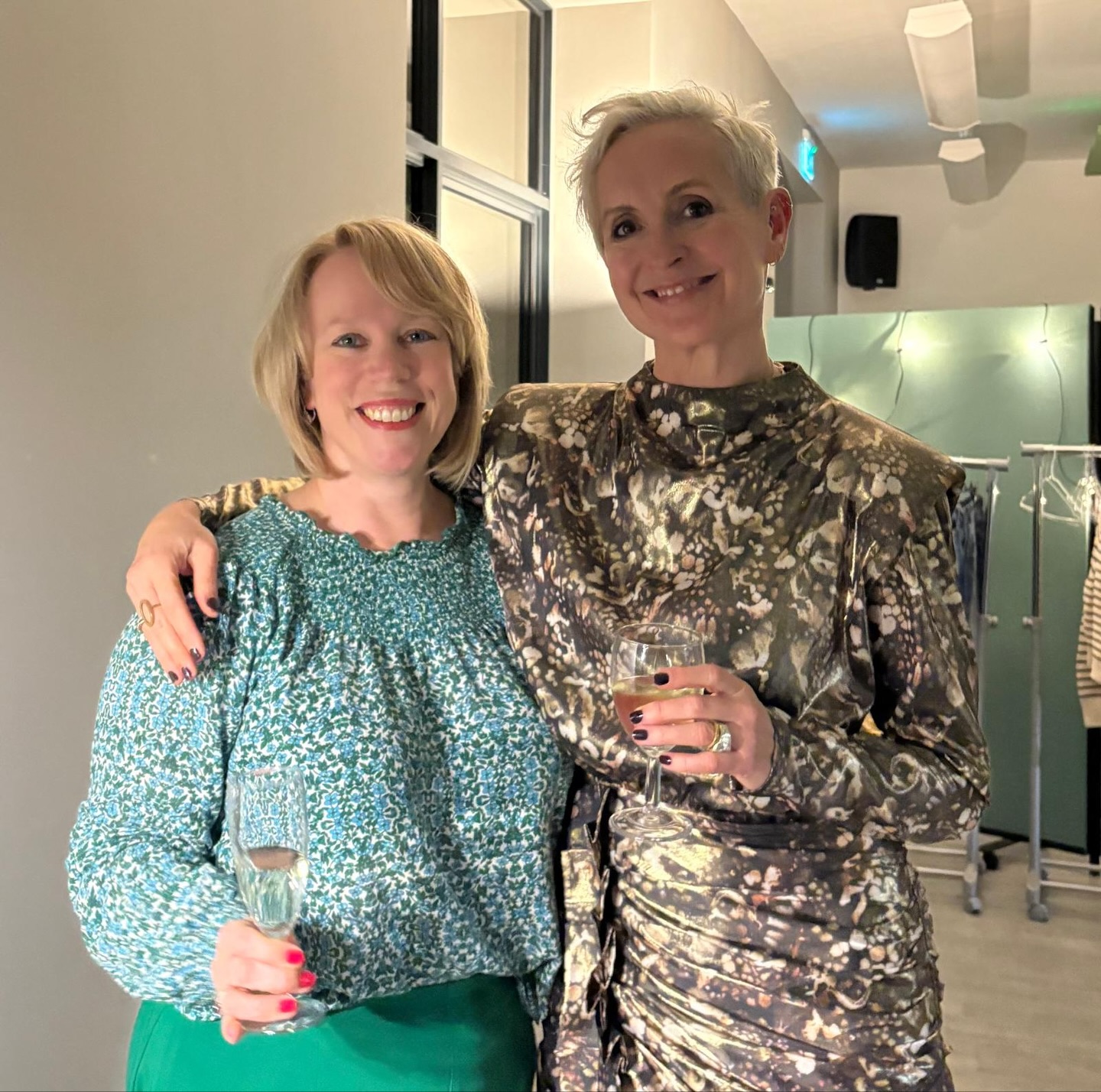 A few days ago, we held a joyful, heart-warming event @thekingshillkitchen.
Sam (not on Instagram) and I held a styling evening in aid of @smartworkscharity where Sam volunteers.
Lots of lovely ladies came, with their clothes to swap. They listened to me give winter styling tips and Sam talk about the important work Smart Works do, helping vulnerable women back into the workplace.
Then everyone tried on the clothes and lots left with new-to-them items that made them feel and look really wonderful.
It was so lovely to see all these ladies encouraging each other to try new things and cheering each other on.
We donated all surplus clothes (120 items) and profits to the charity, so hopefully will make some difference to someone’s life by enabling them to get a job.
Women are awesome.
Scroll through to hear Jean Michel Jarre unexpectedly playing over my talk about colours. And for the last shot, which is what happens when you get your teenage sons to help you set up 😂
#womensupportingwomen #womeninspiringwomen #womenempowerwomen #stylist #womenstylist #charity #charityevent #clothesswap
Rediscover your joy in clothes, winter styling tips, clothes swap event, midlife women’s style, awesome women.