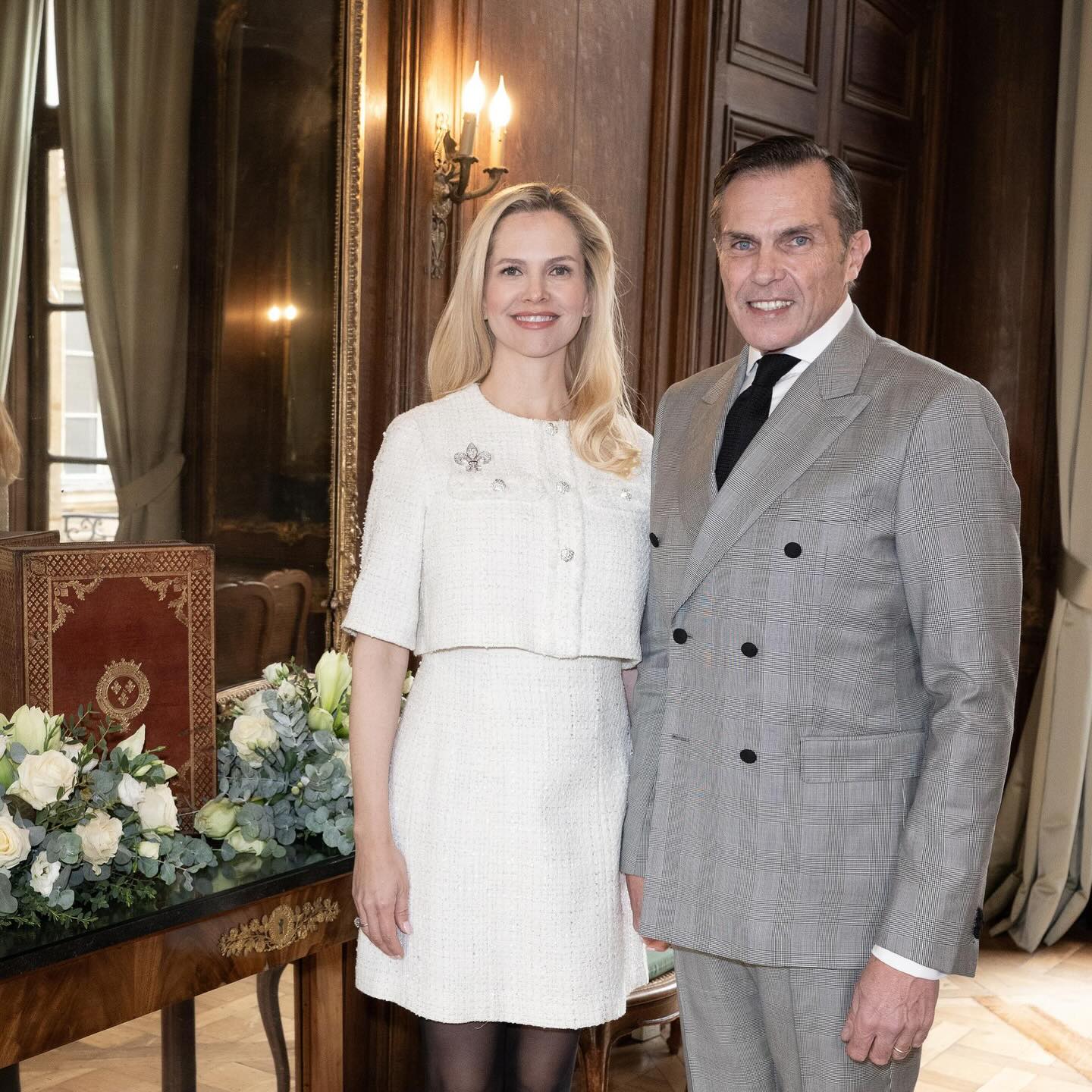 Nous avons la joie d’annoncer que nous attendons notre premier enfant, dont la naissance est prévue pour le printemps prochain.
Dans l’attente de ce jour béni, nous remercions toutes les personnes qui s’uniront à notre bonheur et prions que ce temps de joie à venir soit entouré de paix et d’amour. 🍼💕
*****************************************
#charlesphilippedorleans #princecharlesphilippedorleans #princessenaomidorleans
📸 David Nivière