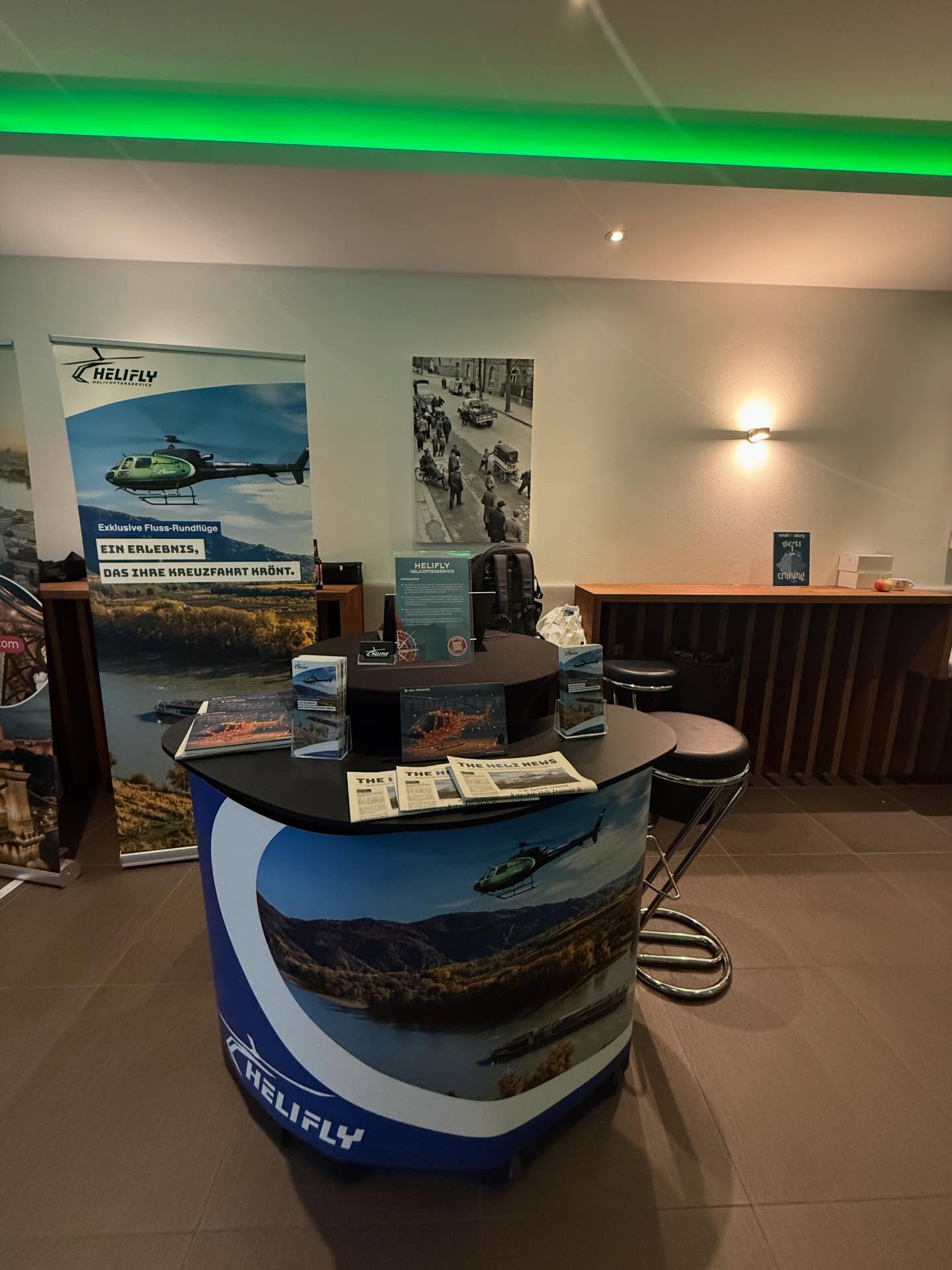 🚢✨ Wir sind live auf der Internationalen Donauschifffahrts- & Tourismuskonferenz!
Seit gestern sind wir mit unserem Informationsstand vor Ort – und es haben sich bereits viele spannende Fachgespräche ergeben.
Mit seiner Erfahrung aus der Reisebüro- und Busbranche berät Daniel Ebner unsere Besucher:innen kompetent und persönlich.
🚁 Unser Ziel: Helikopterflüge so einfach buchbar machen wie eine Hotelnacht.
Stay tuned – mehr Eindrücke folgen #heliflyhelicopterservice #helitransair #kitzair