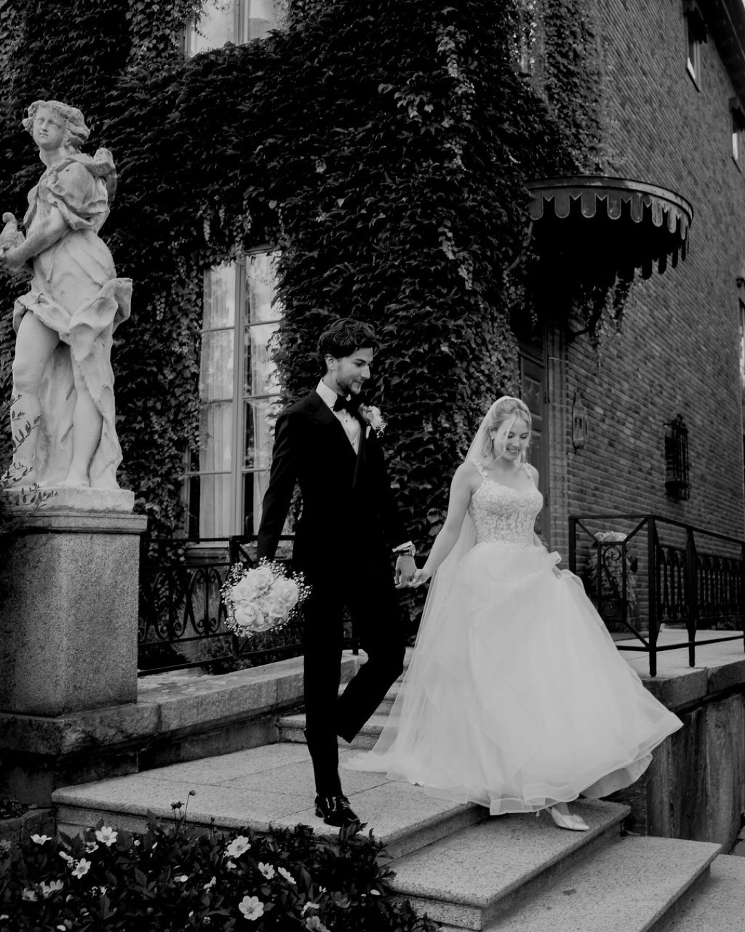 LEONARD 🤍 MARIE
I slutet av sommaren hörde bästa @andreasgoliat av sig och frågade om jag ville fotografera ett bröllop tillsammans med honom. Insåg att jag aldrig visade er något från den dagen!
#weddingphotography #weddingphotographer