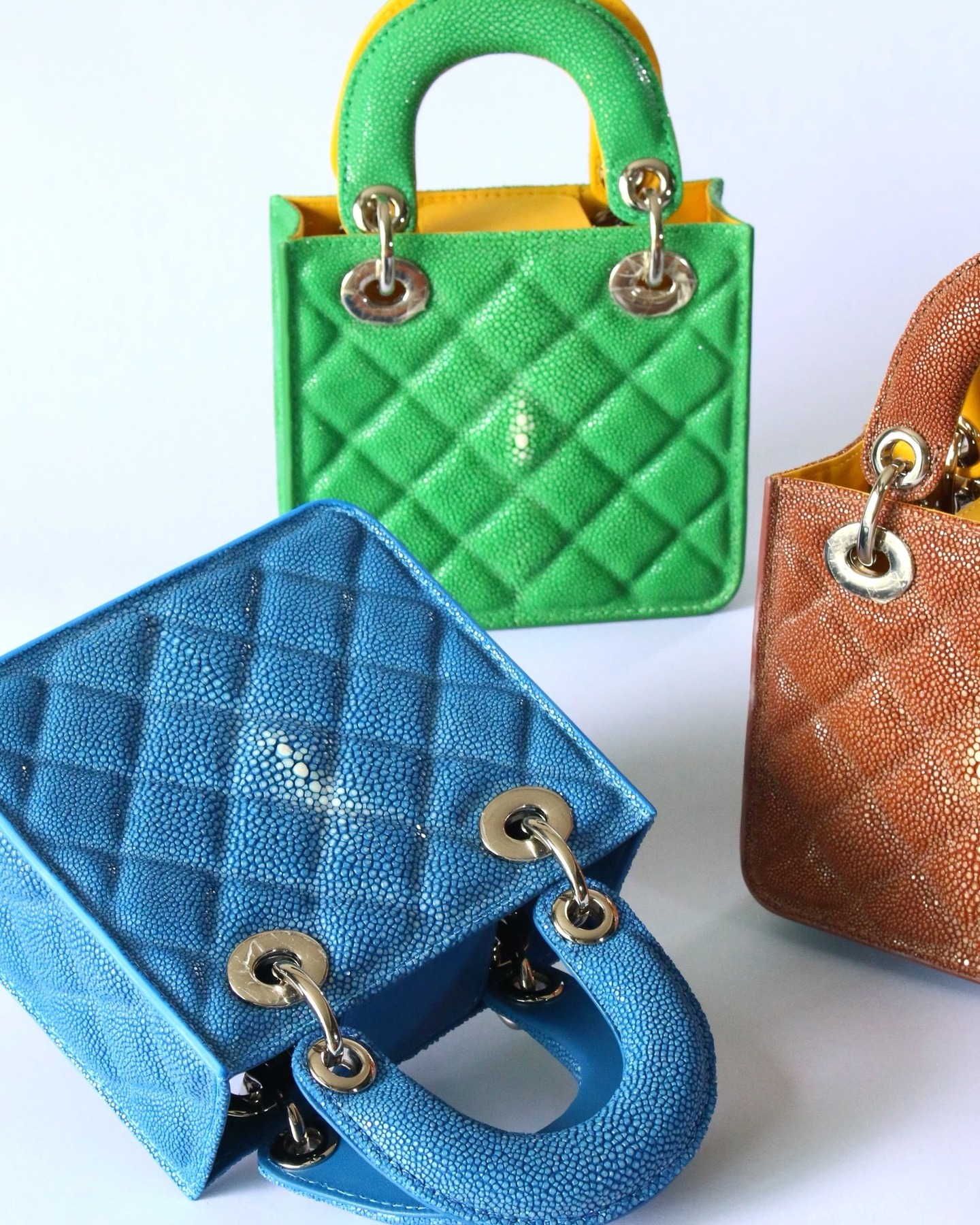 🎨 One silhouette, several moods.
Which one is yours?
#LadyBag #GaluchatReel #ColorInMotion
#SeaMemory #IslandLuxury #DesignedInStBarth #stbarth #stbarts #christmastime🎄