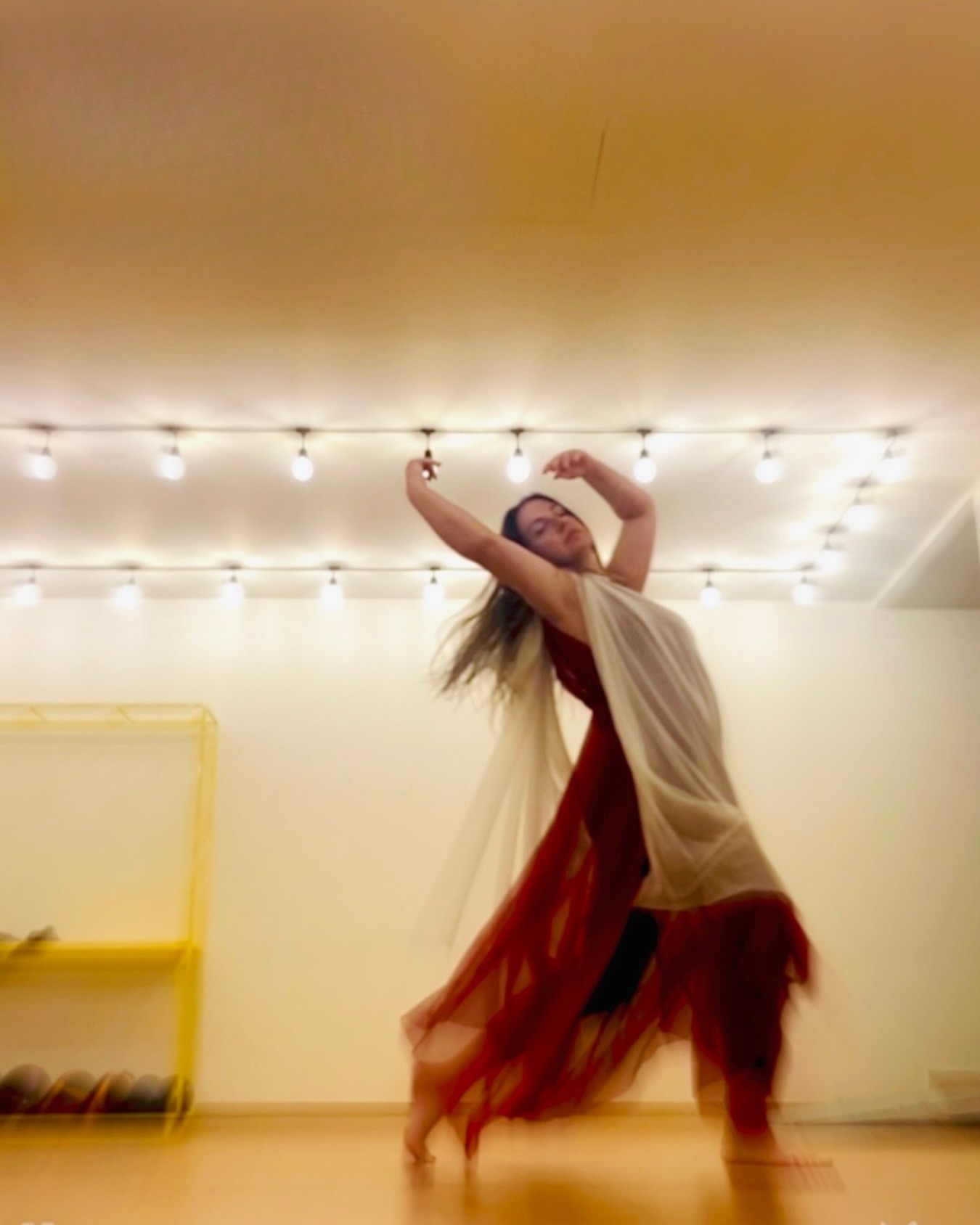 Flow isn’t softness — it’s momentum with intention.
The space between steps.
A rhythm that carries you, shapes you, frees you.
#chorosophy #bodyandsoul #templedance