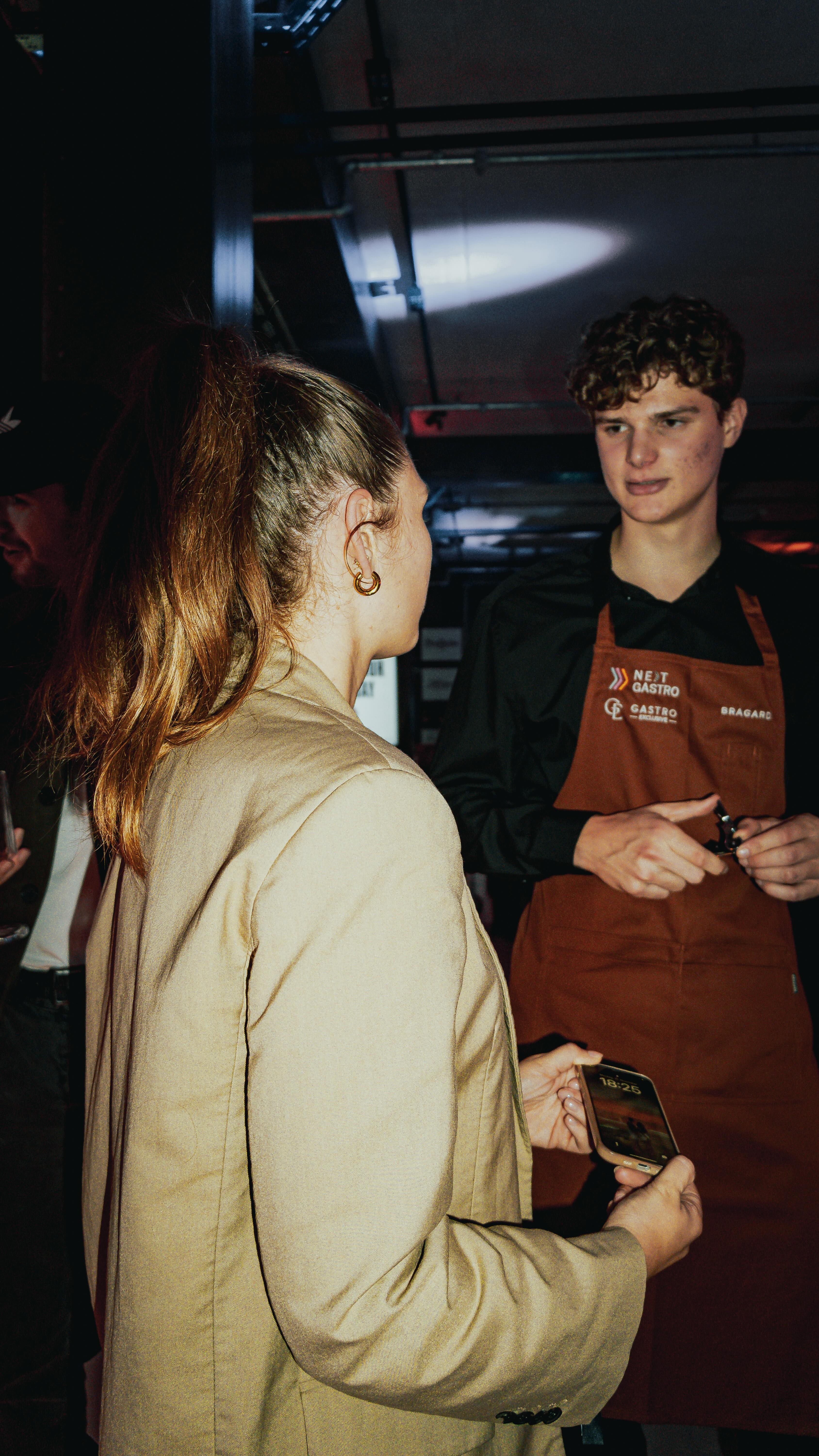 Schon auf Feierabend eingestellt, aber das Universum hat andere Pläne. 💫😝
@linda.lorenzoni @kathimuehlbacher @e.alc91
#GastroExclusive #Personalvermittlung #Servicepersonal #Nebenjob #FlexibelArbeiten