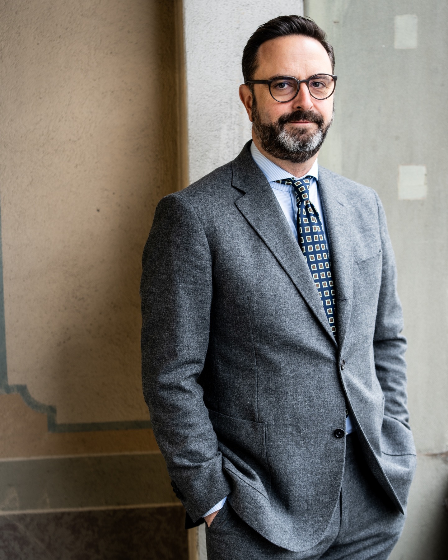 Einer der Klassiker, der immer geht:
Grauer Flanellanzug aus reiner Wolle von Leichtfried, gewebt in Österreich.
Perfekt für die kalten Wintertage – zeitlos, elegant und unverzichtbar. ❄️✨
#BespokeMenswear #WinterElegance #MadeInAustria #Flanell #massanzugzürich #Massanzug #masskleidungzürich