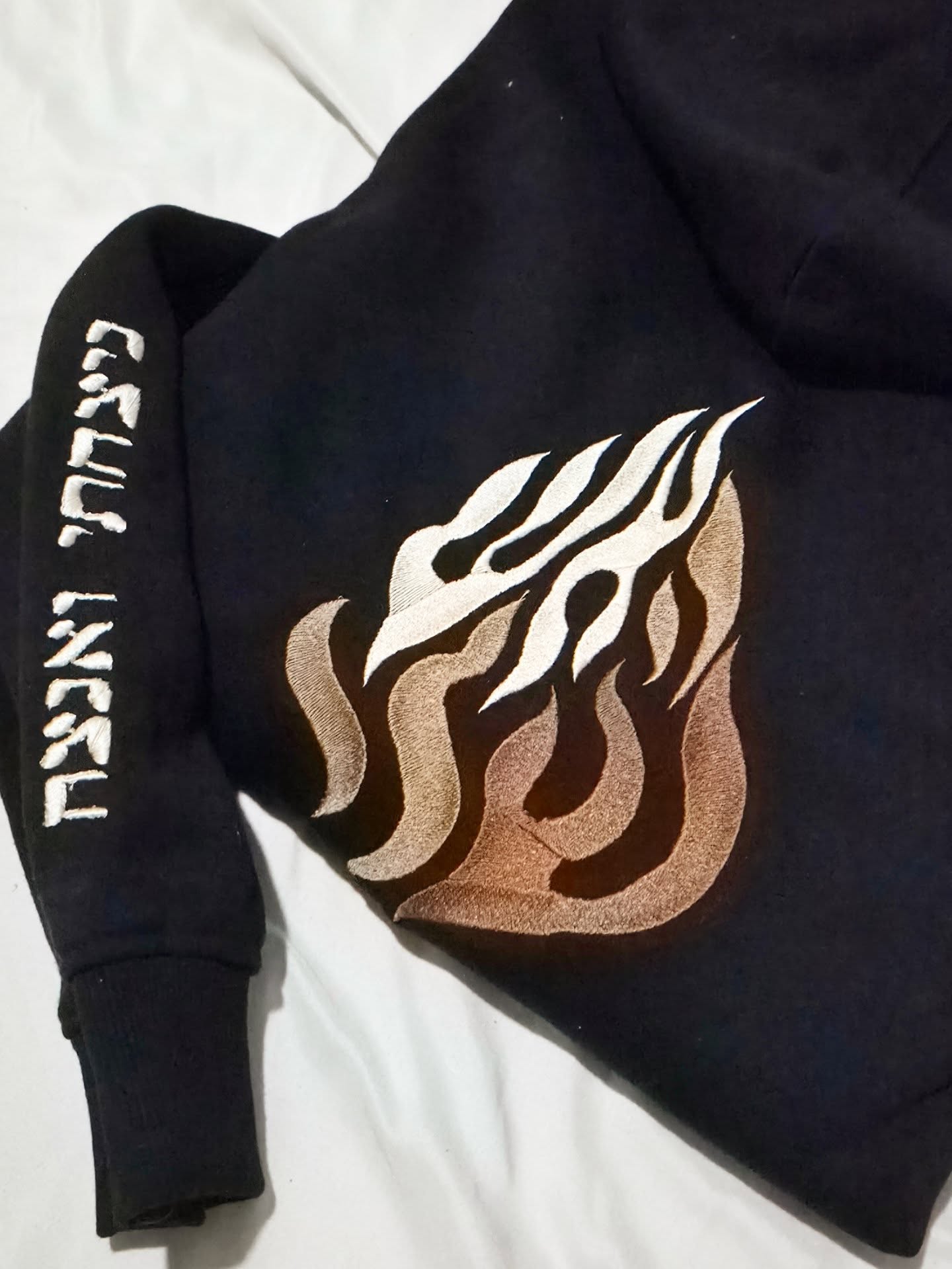 Mon article préféré de chez moi la flamme breslev en degradé marron 🤎🔥
Possible en taille enfant ou adulte avec broderie sur la manche.