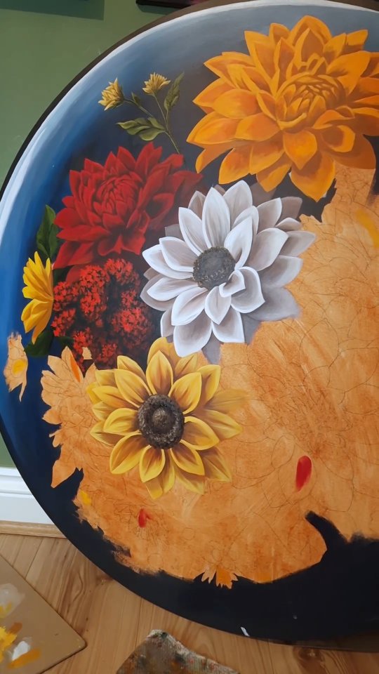 Adding sunflowers to anything makes it better, right? 🌻 I have so much more to show you, so follow along to see me bring this big bouquet to life!
#acrylicpainting #flowerpainting #sunflower #canvasart #paintingprocess #sunflowerart #bouquetofflowers #roundcanvas