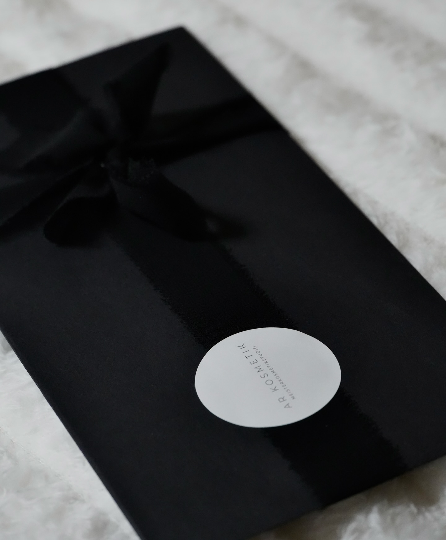 Das perfekte Weihnachtsgeschenk zum Wünschen oder Verschenken - Gutscheine zum Verwöhnen. 🖤
Aktuelle Gutschein-Aktion:
Für ein magisches Weihnachtserlebnis bei deinen Liebsten - und ein Verwöhnmoment für dich selbst.
Ab einem Bestellwert von 75€
erhältst Du einen personalisierten Wertgutschein in Höhe von 15€.
#geschenkidee #weihnachtsgeschenkmünchen #kosmetikstudio #kosmetikstudiomünchen #hydrafacialmünchen #microneedlingmünchen #hautanalyse