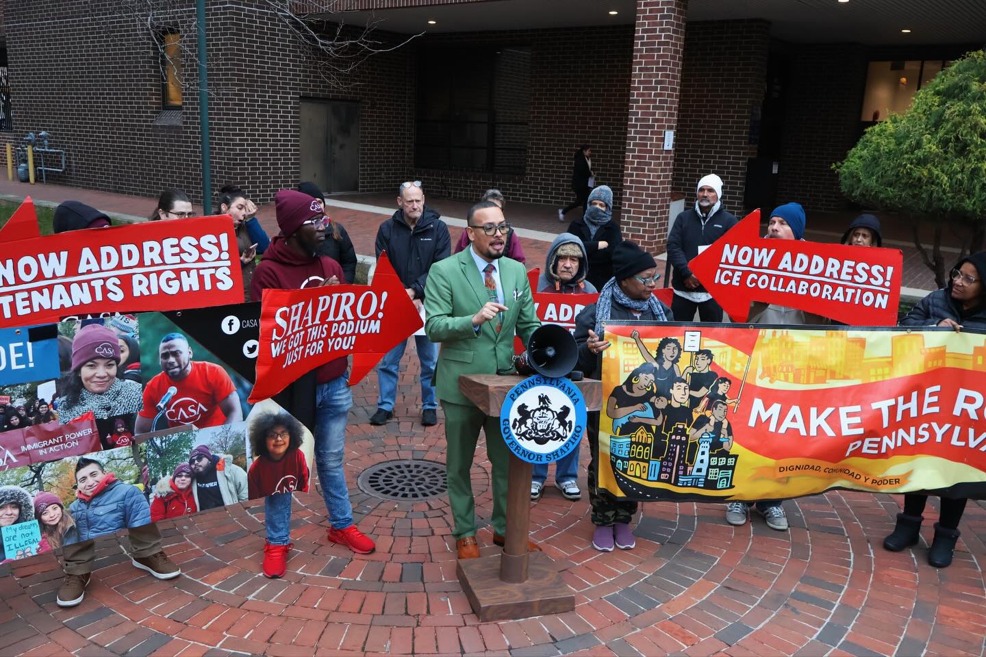 (español abajo) We’ve stopped ICE collaboration in Reading and Allentown - and we’ll keep working until our commonwealth is free from all ICE collaboration. That’s why we’re talking directly to Governor Shapiro: @governorshapiro, if you want the support of immigrant communities across PA in the coming year, the time is NOW to end all collaboration with ICE at the state level. Visit the link in our bio to tell the governor: End the collaboration with ICE today! #StopICECollaboration #PALovesImmigrants #StandWithImmigrants
Hemos detenido la colaboración de ICE en Reading y Allentown, y seguiremos trabajando hasta que nuestra mancomunidad esté libre de toda colaboración de ICE. Es por eso que estamos hablando directamente con el gobernador Shapiro: @governorshapiro, si quieres el apoyo de las comunidades de inmigrantes en todo PA en el próximo año, el momento es AHORA para poner fin a toda la colaboración con ICE a nivel estatal. Visite el enlace en nuestra biografía para decirle al gobernador: ¡Termine la colaboración con ICE hoy!