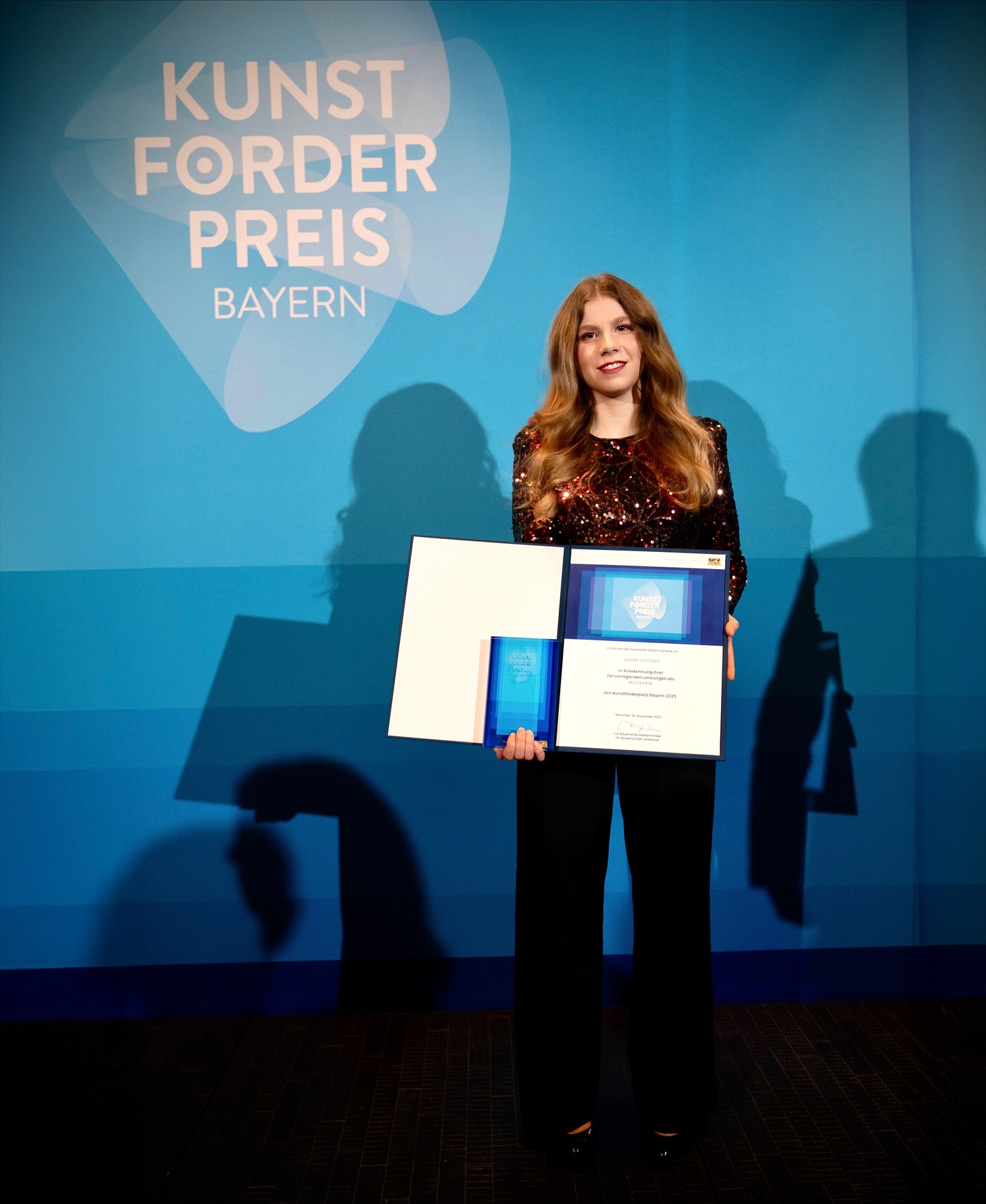 Images from the ceremony of the Bavarian Award for the Advancement of the Arts at @bergson . Feeling deeply honored and thankful for this huge recognition. 🙏🏻
Big thank you to the State Ministry of Science and the Arts and to everybody supporting me on my way, DANKE! ❤️
📸 @jureknez