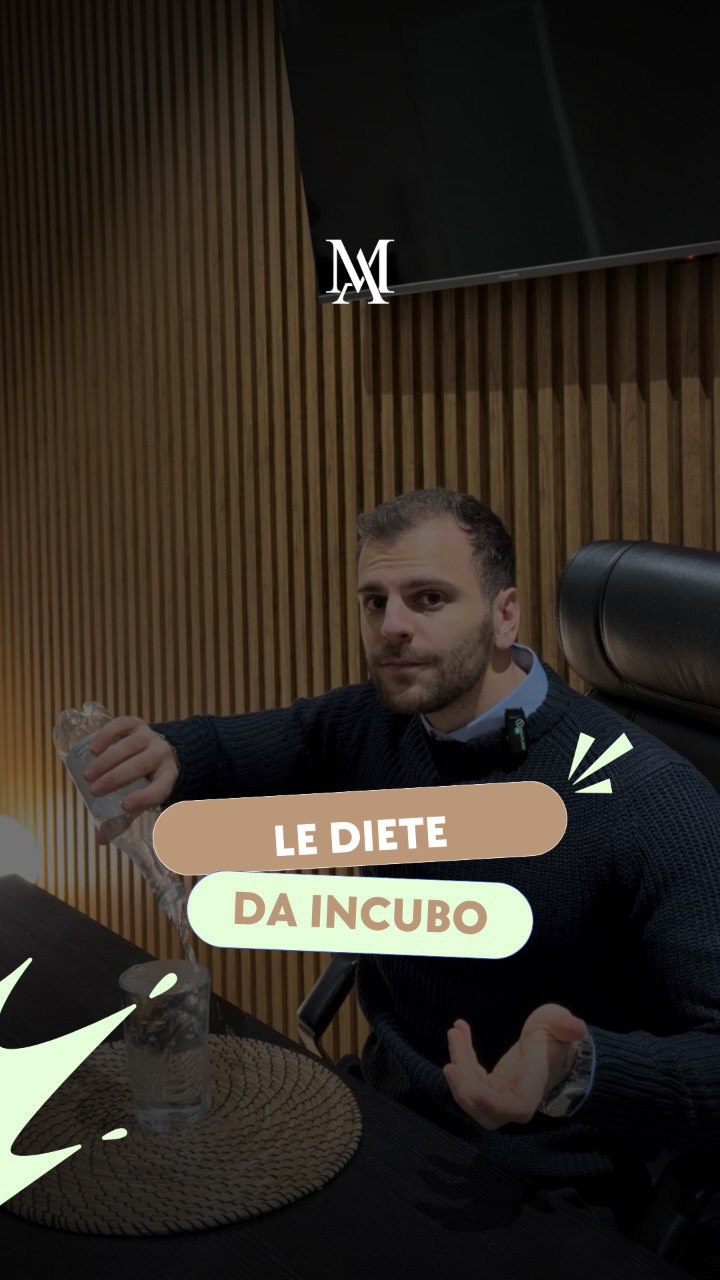 “Da lunedì inizio la dieta.” 🫣
E per giorni resisti. Dici no a tutto. Eviti le cene, combatti la fame nervosa, controlli ogni caloria ❌
Ma poi arriva QUEL momento.
Un dolce, una cena, un’emozione più forte di te.
E tutto crolla. Hai “fallito”.. di nuovo!
E ricominci lo stesso ciclo: restrizione → esplosione → senso di colpa → nuova restrizione.
Ma esiste un approccio diverso che non ti chiede di rinunciare alla vita, ma di viverla pienamente mentre raggiungi i tuoi obiettivi.
Senza sensi di colpa, senza restrizioni assurde e senza essere sempre in guerra con te stesso
🎯 Seguici se vuoi scoprire come trasformare il tuo rapporto con il cibo e con il tuo corpo
Ogni settimana condividiamo contenuti pratici e reali che ti aiutano a costruire il TUO equilibrio ✨