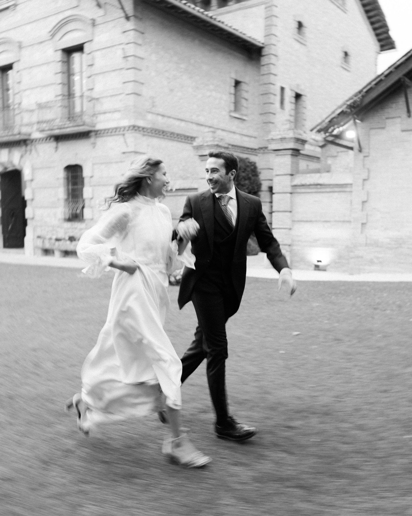 P + E
Algunas más del día más bonito de este otoño.
.
@entretonospastel_weddings @conecta.so @maitemach @galgazarina @sensacionsbarcelona @tatianabesada.weddingstylist @andrealalanza_official @canmagi @cedaelpasomusic @northmiles
#luxuryweddings #luxuryweddingphotographer #luxuryweddingvideographer #spainwedding #barcelonaweddings #bodasbarcelona