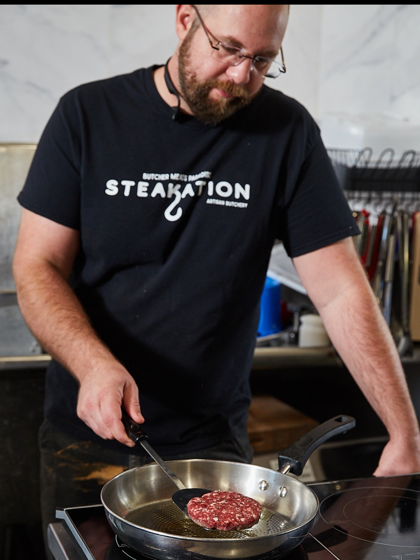 Taste the difference: no frozen blends, just fresh butchered beef Pattie’s! We’re open till 3pm today.
🍔🥩🍽️
#steakation #artisan #butcher #craft #cuts #meat #burger #blend #taste #fresh #foodie #friends #cook #grill #eat #island #style #taste #try