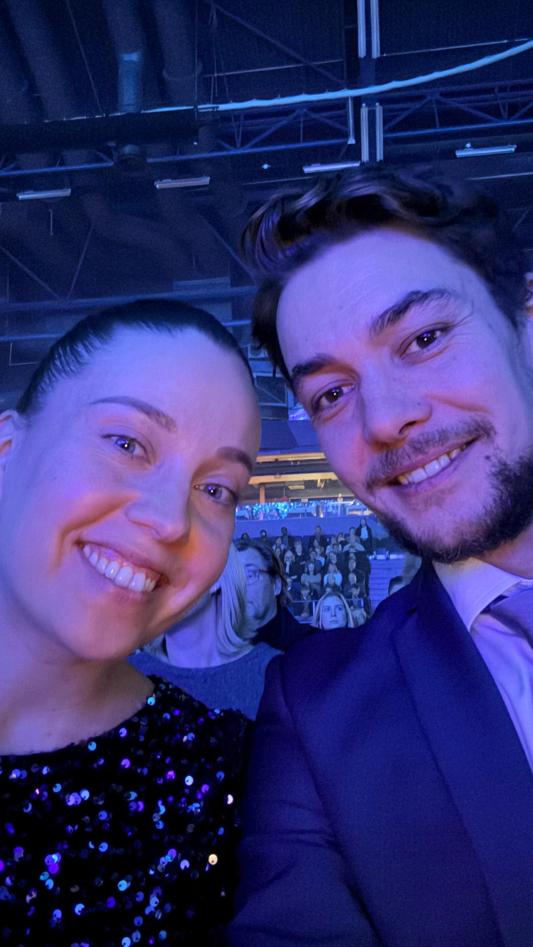 🇫🇮 Hyvää itsenäisyyspäivää!
Vapaus on…
Mahdollisuutta elää omannäköistä elämää, liikkua, oppia, unelmoida ja rakentaa tulevaisuutta yhdessä.
Itsenäisyys ei ole vain historiaa – se on jokapäiväisiä pieniä tekoja, joita teemme toisillemme ja tälle maalle.
Nöyrä kiitos kaikille heille, jotka ovat tätä polkua aikanaan raivanneet, ja niille, jotka tänään vievät Suomea eteenpäin yhteisöllisyydellä ja rohkeudella.
Nähdään hyvä ympärillämme ja pidetään toivoa yllä. 🤍💙
Espoon itsenäisyyspäivän juhlakonsertti sai aikaan kylmiä väreitä ja liikutusta. 🥹
Tapiolan lukion opiskelijoita oli mukana sekä kuorossa että orkesterissa - suuri myötäylpeys taitavista laulajista ja soittajista.💙
#itsenäisyyspäivä #finlandiahymni vapaus