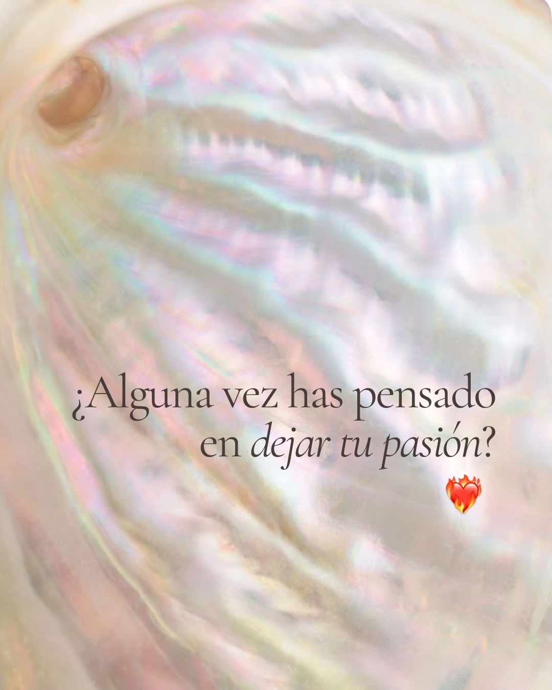 Es súper común categorizar aquello que nos sale natural o nos apasiona como hobbie y restarle importancia. 👉🏼Sin embargo, muy frecuentemente es lo que nos conecta a nuestros dones y propósito de alma🌟
Si te has planteado dejar tu proyecto, te has desconectado de tu visión propia o tienes dudas te recomiendo x1000 recibir información canalizada y volver a tu centro🌱
🌸El mundo te necesita siendo tú🌸
#canalizacion #registrosakashicos #guias