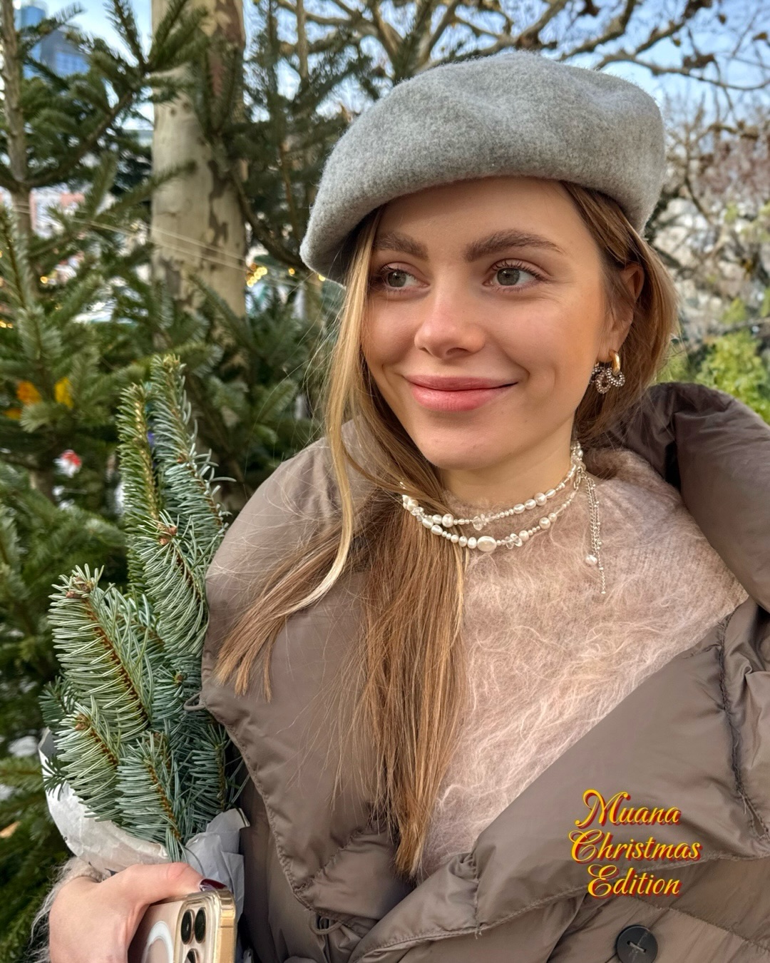 This season is all about meeting your friends, taking cute photos, giving little gifts… and remembering how good it feels to be together🎄
And somehow, a small jewelry box always makes these moments even sweeter🎁
#muanachristmasedition #jewelry #friends #winterseason❄️
