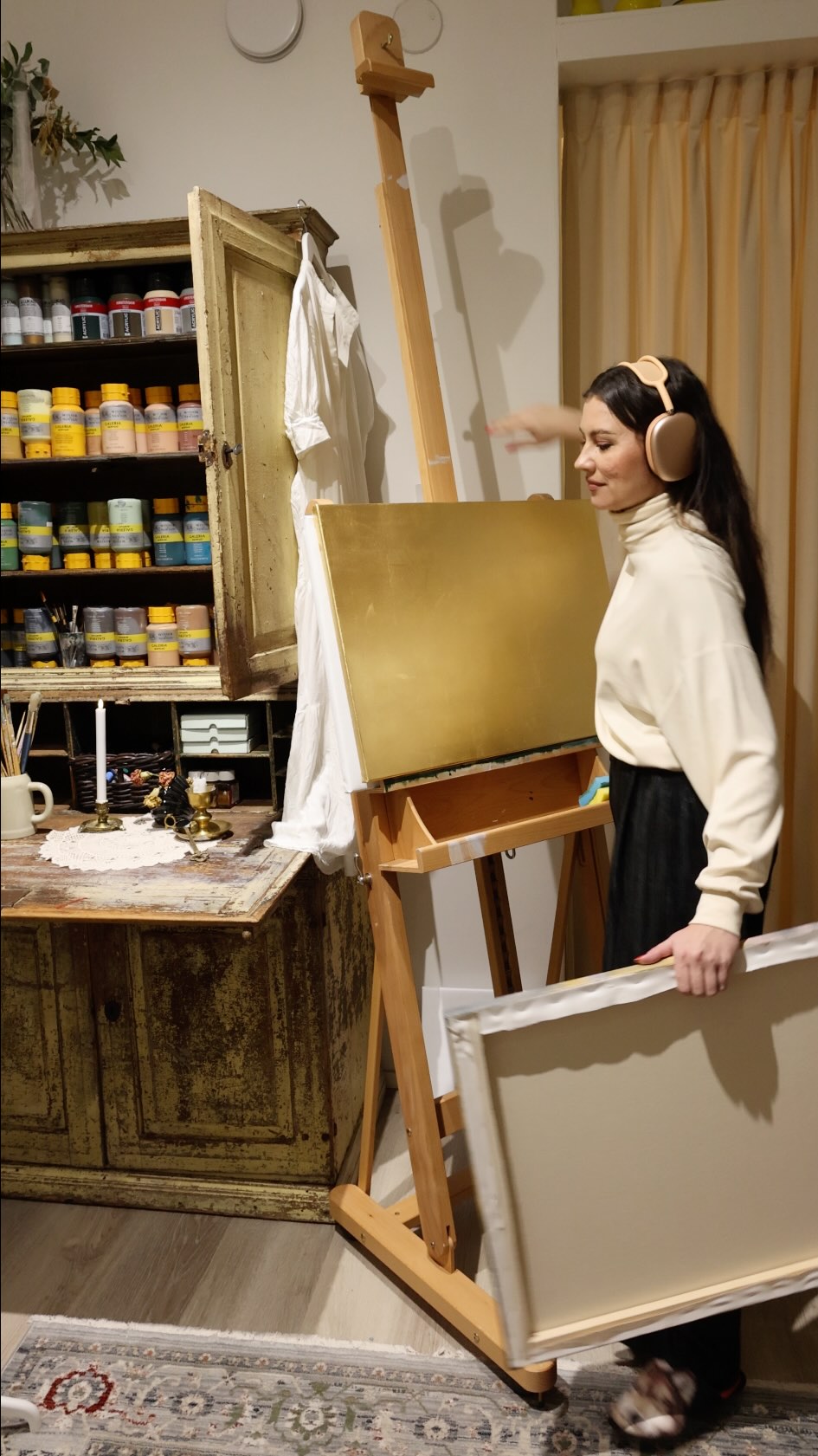 Working with metal leaf is such a love–hate thing, but omg I’m obsessed with the final result 🥹✨ Wanna see the short, full process video?
”Woodland Guardians”
acrylic & metal leaf on canvas
60 x 70 cm
commissioned painting
#slowlifestyle #semiabstractart #artinspiration #landscapeartist #paintingtutorial #fantasyart #colourfulhome