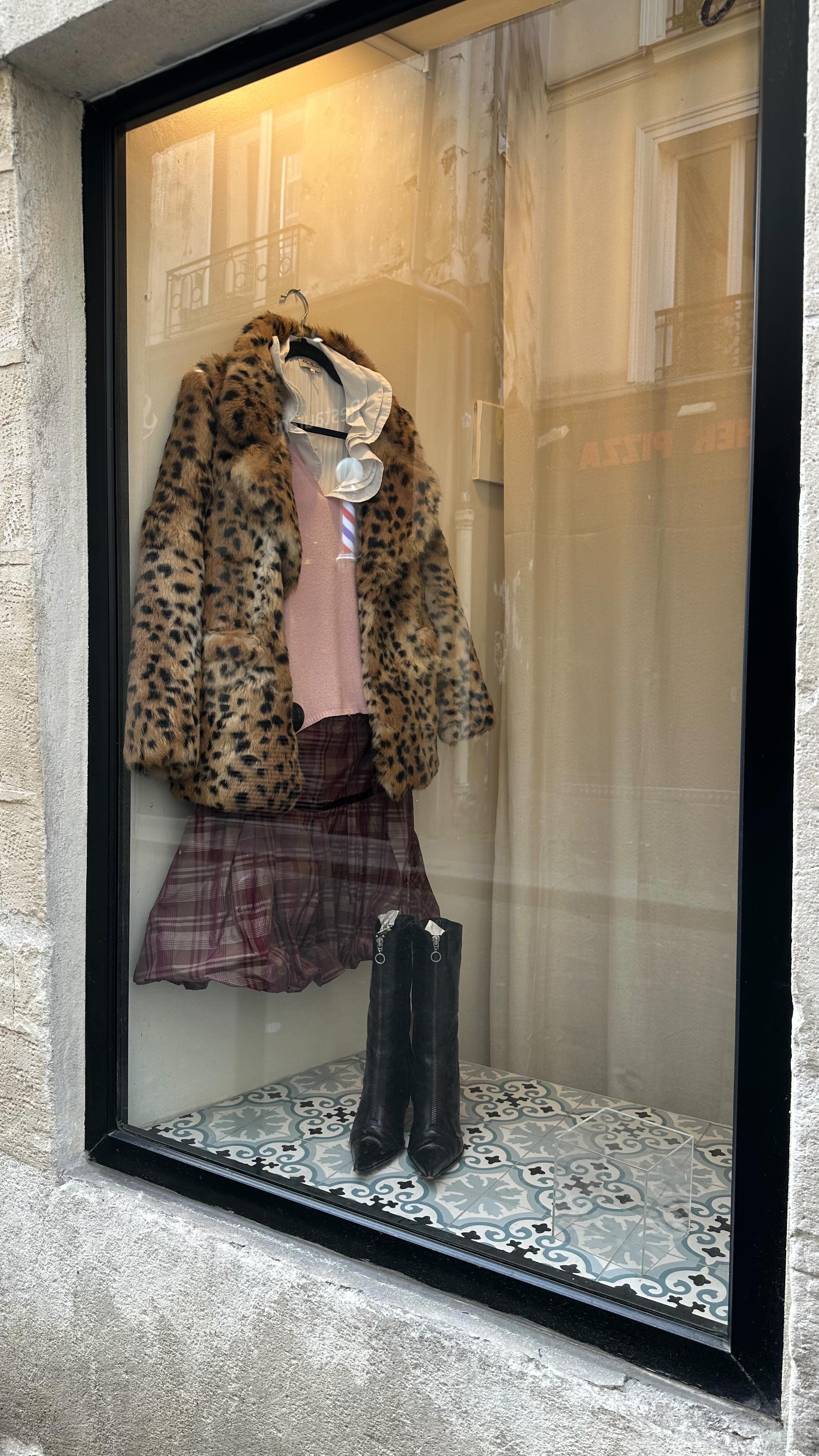 Les sacs à chiner cet automne en boutique.
Du cuir, des perles, des imprimés, bref tout ce qu’on aime et surtout des pièces vintage que vous ne verrez nulle part ailleurs que sur vous.
Vous avez repéré un sac ? 🔥
boutique vintage paris vintage sélection seconde main secondhand shop vintage store parisian vintage shop friperie