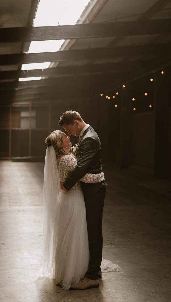 Ruben & Judith 🌺
“Al had ik de gave om te profeteren en doorgrondde ik alle geheimen, al bezat ik alle kennis en had ik het geloof dat bergen kan verzetten, maar ik had geen liefde, dan was ik niets.” — 1 Korintiërs 13:2
Bedankt dat ik jullie speciale dag mocht vastleggen!
#trouwen #bruiloftinspiratie #trouwfilm #theperfectwedding #trouwenin2025 #trouwenin2026 #trouwvideograaf