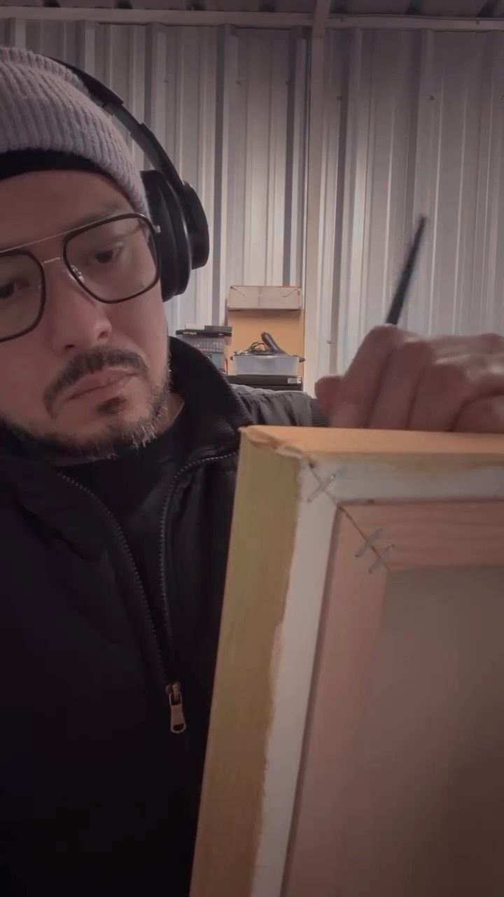 Another one down in the books! 📚 But this isn’t just any commission... it’s the prototype 😍.
Can't wait for the reveal 🥸. Any guess whom??
I'll choose 3 correct comments to win a free print 🤩
✌🏾💜🎨
#artbydmos #Commission #HipHopArt #ArtistLife #musicart #music #arttease #artlife #paintingprocess #explore