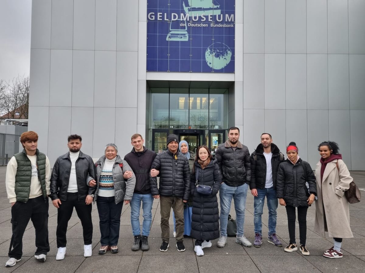 Ein gelungener Ausflug mit Kurs 431 ins Geldmuseum der Deutschen Bundesbank 🏛️
Am 15.12.25 gab’s spannende Einblicke in die Welt des Geldes 💶
mit 👩🏫 Olga 🫶🏻
#GemeinsamUnterwegs #Kurs431 #geldmuseumderdeutschenbundesbank #lernerlebnis