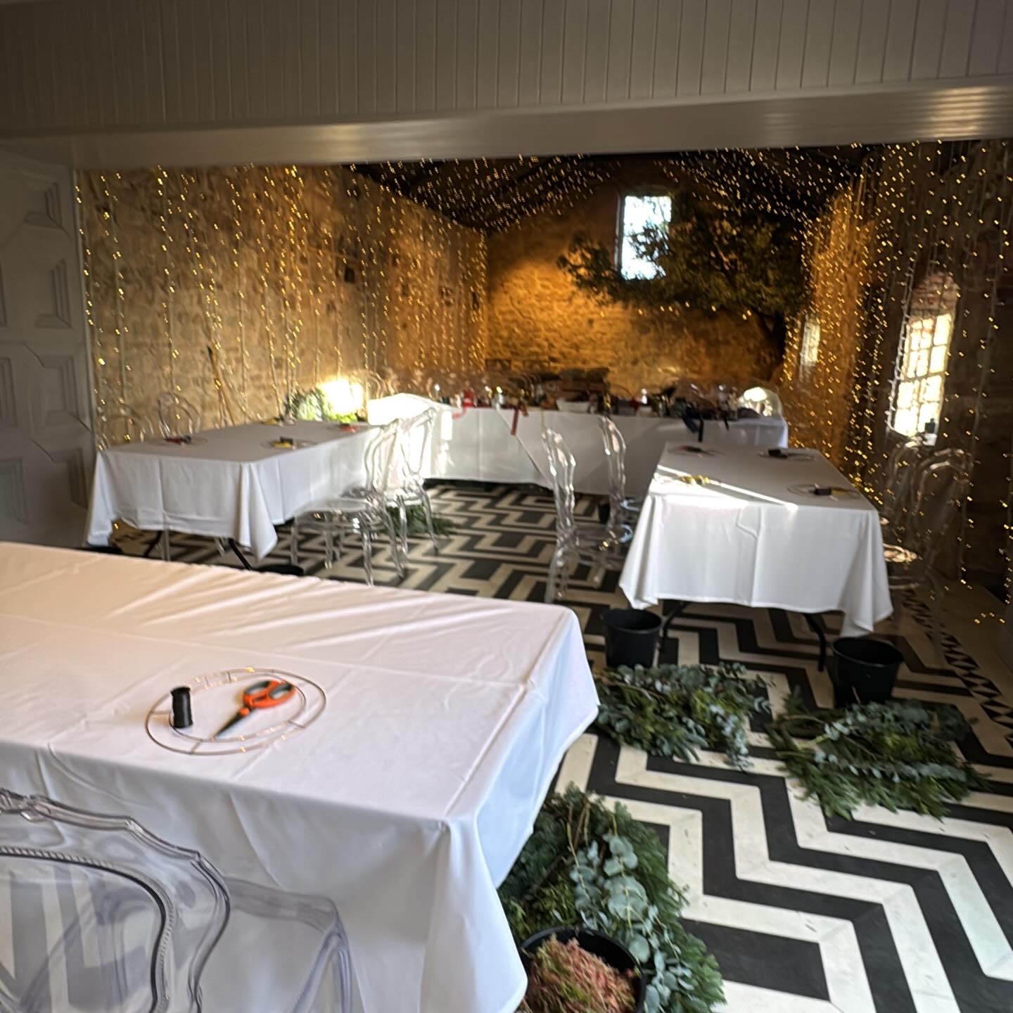 Our final wreath workshop of the year set in the wonderful Charlton hall grounds
We have met 140 participants over 6 venues in our wreath workshops guiding them from beginning to end on making their own wreath.
We pride ourselves and being fully trained florists to deliver the wreath Workshop for you to make sure that you make your wreath professionally.
By participating with us we offer Our USP of a pimp the wreath station which gives you a lot of choice to choose and design your own wreath together with us. We also ensure you have a multitude of beautiful foliage to be able to make an amazing base to make yourself the ultimate wreath.
We will be back next year with a host of new sessions so watch our website for dates.
Thanks to all those customers who we see year after year who follow us around to make sure that the participate with us in our workshops this means an awful lot.
We also had our first sessions of wreath workshops in our sister company @beattiesofpelaw which went down really well bringing something new to the area in the community we live and work in .
Please watch this space for future seasonal workshops.
We’re back in the shop now creating up to 1000 Wreaths Holly and spruce for our lovely clients so yes our fingers are red raw!
Merry Christmas and sending you hope for the New Year to come
Love team Schbang x #shop #wreathworkshop #wreathofinstagram