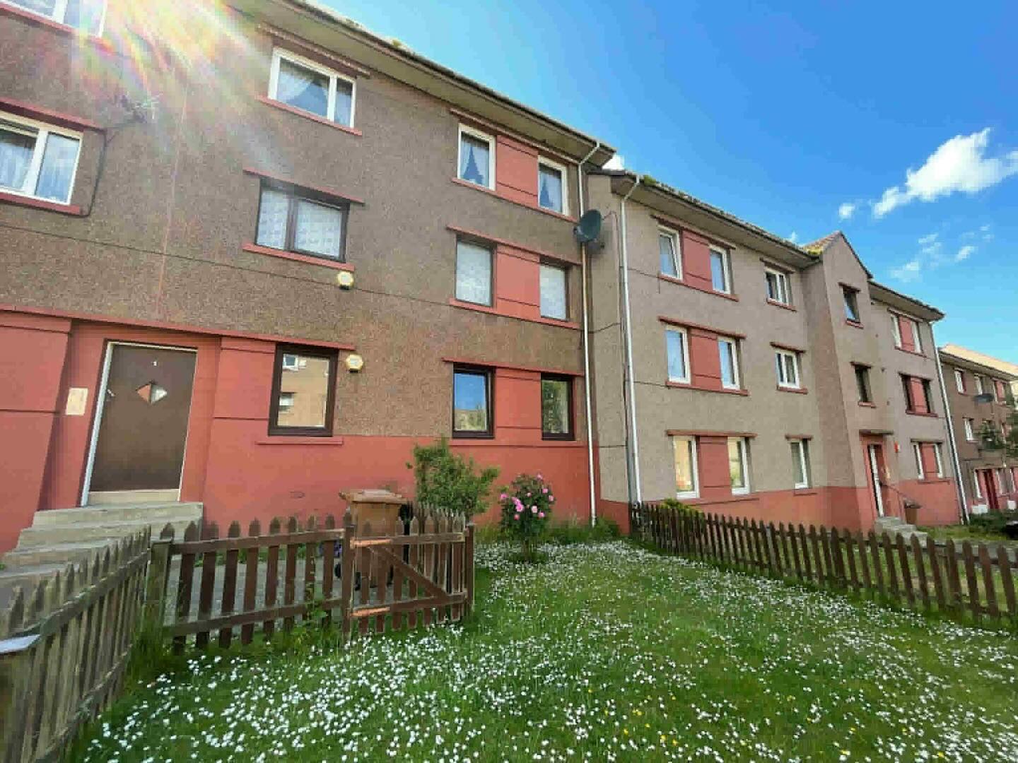 ๐ Buy to Let Investment Opportunity ๐
2 bedroom flat selling with tenants in situ - rental income from Day 1!
โ๏ธ Long Term Tenants
โ๏ธ Income from Day 1
โ๏ธ Fully Compliant
โ๏ธ Buy to Let Investment
Please contact us for more info !
โ๏ธ 01316396399
๐ง Office@chrisslingproperties.com