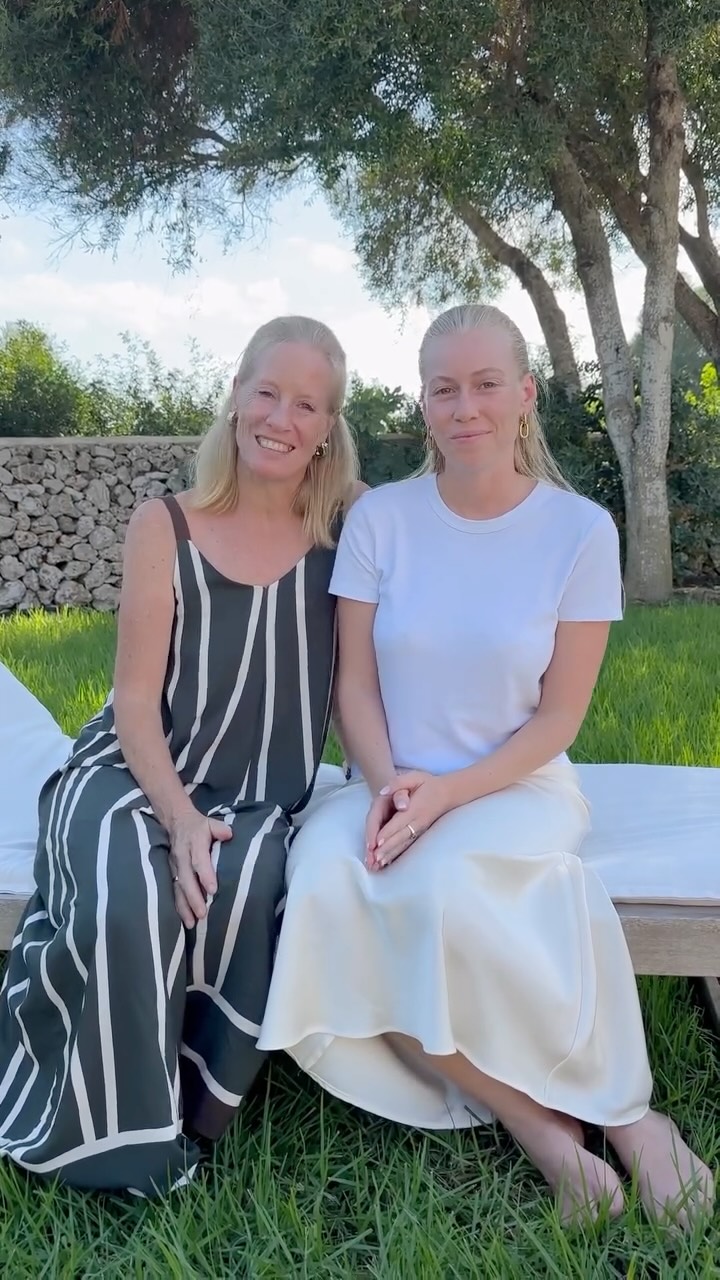 Battez votre record avec la marche rose!🩷
1. Inscrivez-vous à The Pink Walk (www.lamarcherose.be) pour marcher un max de pas en octobre:
- soutenez l’association @pinkribbonbelgique (12 euros)
- prenez-soin de vous
🩷En Belgique, 1 femme sur 8 sera atteinte d’un cancer du sein à un
moment ou à un autre de sa vie.
🩷Un mode de vie sain et actif peut prévenir 1 diagnostic de cancer sur 3.
🩷Les fonds récoltés sont entièrement dédiés à soutenir les actions de l’asbl @pinkribbonbelgique : prévention de cancer du sein, dépistage et accompagnement psychosocial.
🩷Vous pouvez aussi acheter un t-shirt ou une casquette.
2. Venez marcher avec moi le dimanche 19/10/25 🩷🩷🩷🩷
Programme:
🩷Rdv à 14h au musée de Tervuren (devant la cafétéria du musée royal d’Afrique centrale).
-Mettez une touche de rose.
- On pourra se rencontrer - échanger - marcher.
-Chacun marche le temps qu’il souhaite.
Partagez ce réel à vos proches 🩷🩷🩷
-
#PinkRibbonBE #lamarcherose #lmr #sepromener