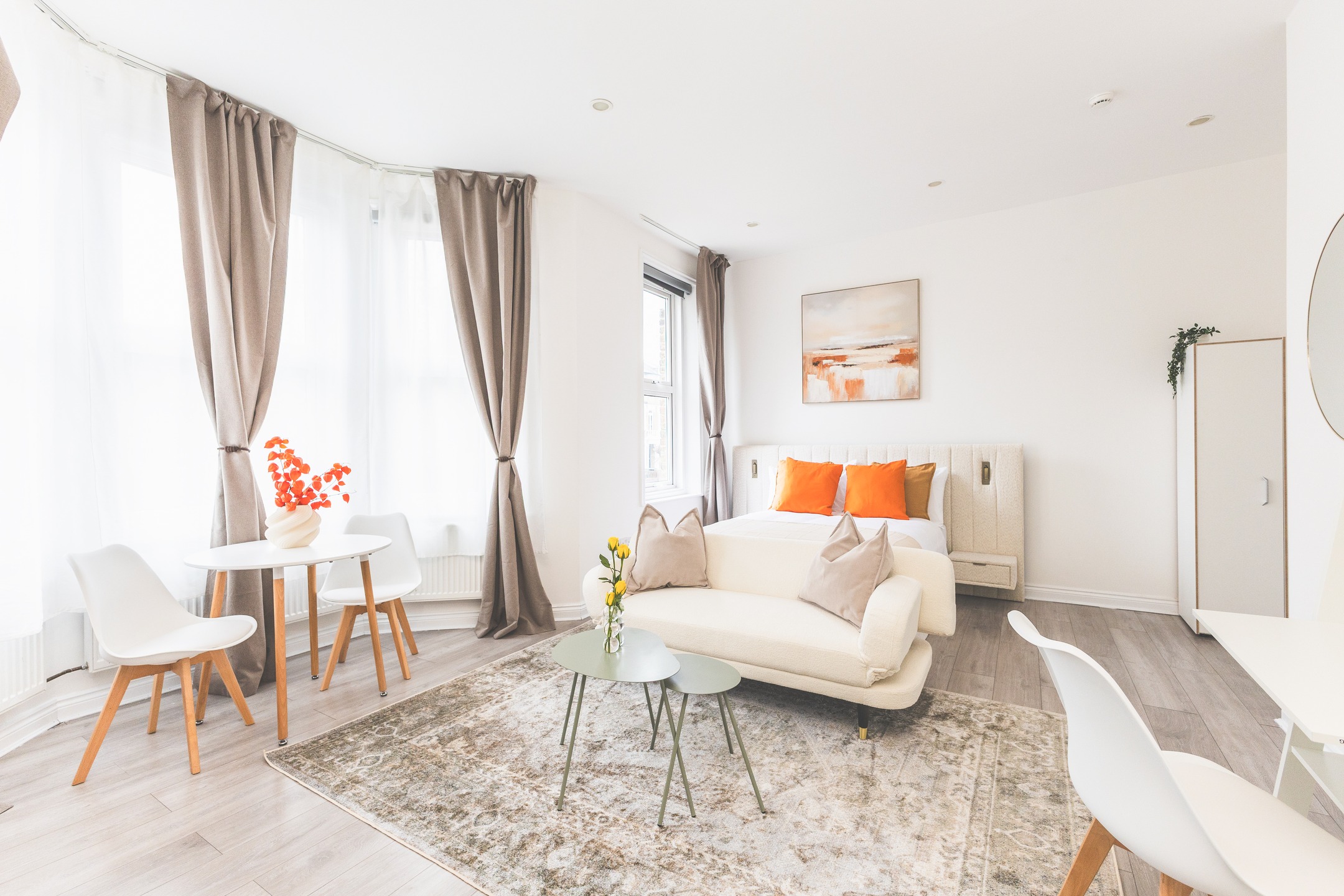 Are you looking for a nice comfortable stay in London? Are you looking for more homely feeling while traveling?
👉COME STAY IN OUR LARGE STUDIO APARTMENT IN WEST HAMPSTEAD/KILBURN 👈
✔️Beautiful
✔️Trendy
✔️Close to 3 stations
✔️Great Location
✔️High Speed Wifi
✔️50' TV
✔️Sleeps 3
www.artestays.com/book
Looking forward to host you! 😌
#londonlife #londonvacation #londonstay #artestays #travellondon #interier #interierdesign #airbnbsuperhost