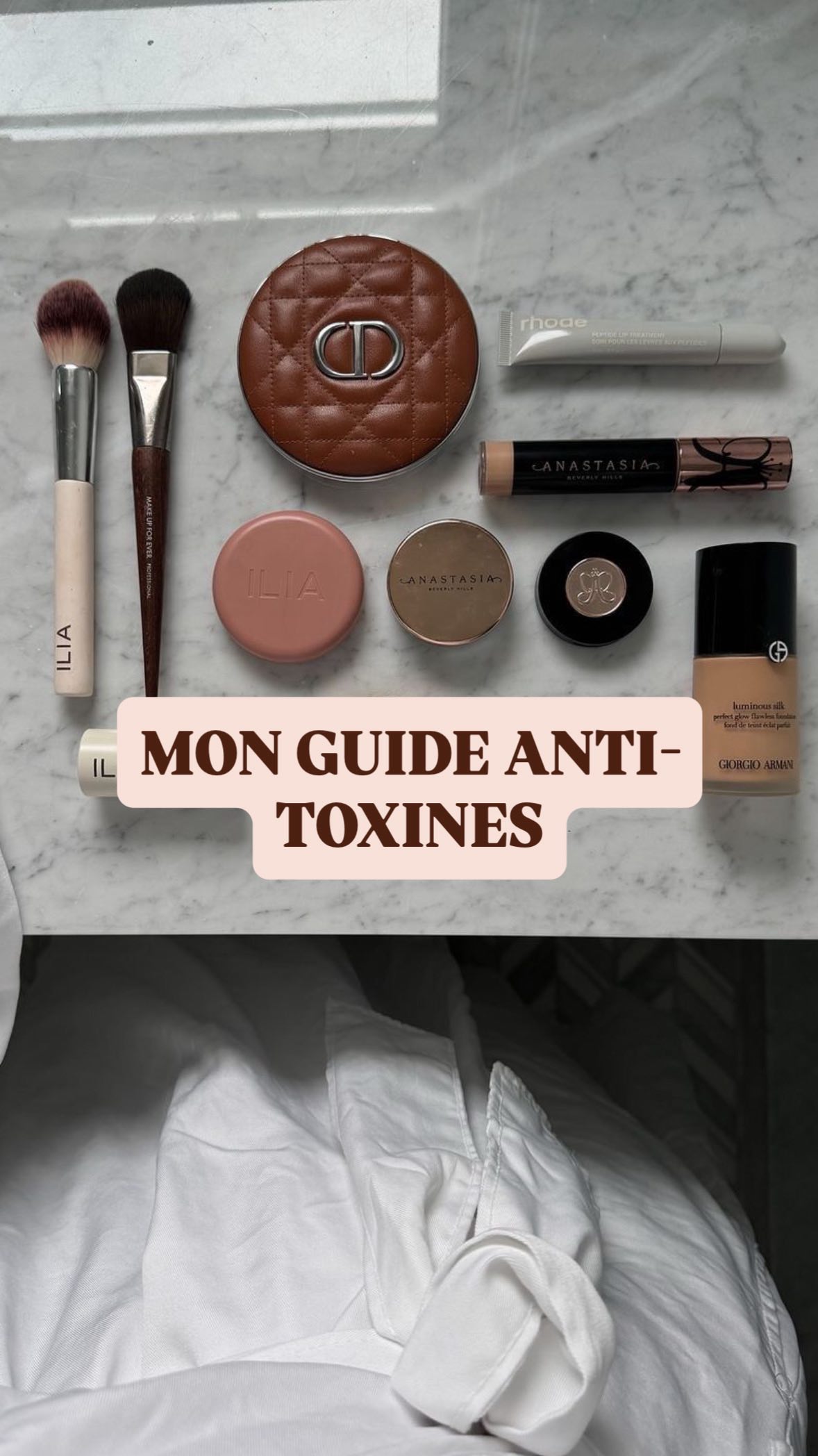 Test toxines 🔍
En séance de nutrition, j’évalue votre exposition quotidienne aux toxines grâce à un petit questionnaire.
✨ 1re étape : prendre conscience des sources de toxines
✨ 2e étape : réduire doucement mais sûrement celles qui vous entourent
Pesticides, colorants, métaux lourds, conservateurs, phtalates…
Les toxines sont partout et peuvent impacter notre santé (allergies, obésité, troubles neurologiques, cancers…) mais aussi l’environnement.
Voici quelques-unes des questions que je vous pose, avec des alternatives simples à adopter :
⛔️ Des bougies à la paraffine chez vous ?
✅ Optez pour des bougies en cire végétale et des parfums naturels.
⛔️ Vous buvez l’eau du robinet ?
✅ Plusieurs systèmes de filtration existent : osmose inverse ou carafes filtrantes selon vos besoins.
⛔️ Vos poêles en téflon sont rayées ?
✅ L’inox 18/10 est une excellente alternative quand on connaît ses astuces d’utilisation.
⛔️ Quels produits ménagers utilisez-vous ?
✅ Vinaigre, savon de Marseille, bicarbonate… des valeurs sûres !
Et pour les produits tout prêts : labels NF Environnement, Ecocert, EU Ecolabel.
⛔️ Vos cosmétiques (shampoing, dentifrice, déo, maquillage…) sont-ils naturels ?
✅ Lisez les étiquettes et aidez-vous d’applis fiables.
Côté labels : Cosmos Organic, Nature & Progrès, Ecocert Cosmétique biologique.
Il est impossible d’éliminer toutes les toxines…
Mais en modifiant quelques habitudes, on peut déjà réduire une grande partie de l’exposition 💚
👉 Sur ces 5 questions, avez-vous repéré des points à améliorer chez vous ?
Rendez-vous dans le prochain réel pour la suite du test😊
📚Je suis auteure de mon premier livre: la révolution du cétogène flexible. Maîtrisez votre santé à 360 degrés. Lien en bio pour le commander 🔗