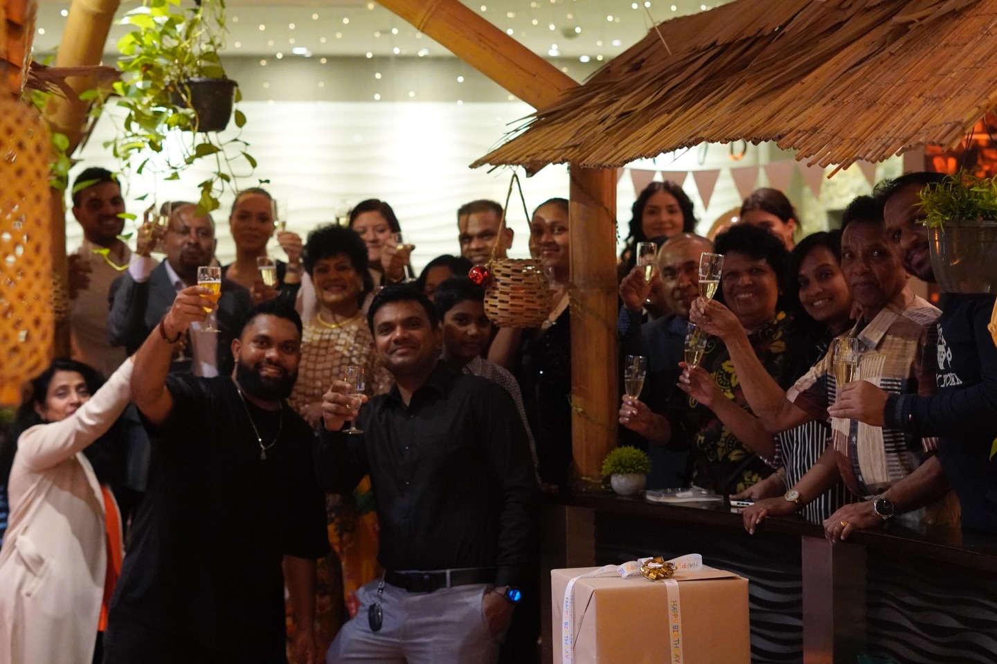 A special moment from last week at Ceylonbay ✨
________
Ein besonderer Moment von letzter Woche im Ceylonbay ✨
#Ceylonbay #SpecialMoments #LastWeekMemories #GoodTimes #MomentsToRemember #CeylonbayVibes #HospitalityLife #FoodAndDrinks #GoodVibesOnly #MemoriesMade ✨