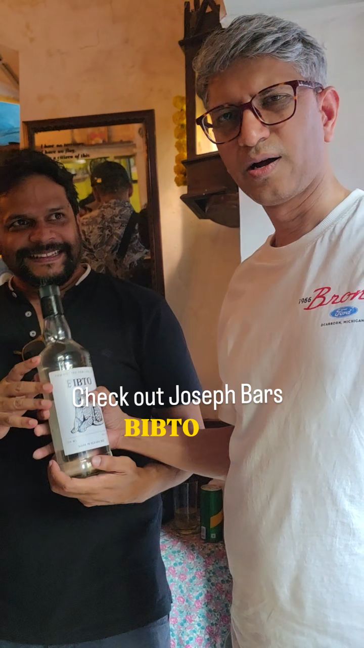 A feni named Leopard! Joseph Bar's Bibto is here!
Aatish from the iconic Joseph Bar tells me about his new homegrown feni Bibto.
The logo is a leopard 🐆 — that’s what Bibto means in Konkani.
Atish says the bibto prowls at night but he's a feni hunter :)
The feni has a nice smooth clean taste,
Minimal packaging.
Gundu Barman’s signature on the bottle.
And is available at Joseph Bar and across Goa.
Perfect for Christmas. Salud!🎄
Follow @clydedsouzaauthor for more to love about Goa ❤️