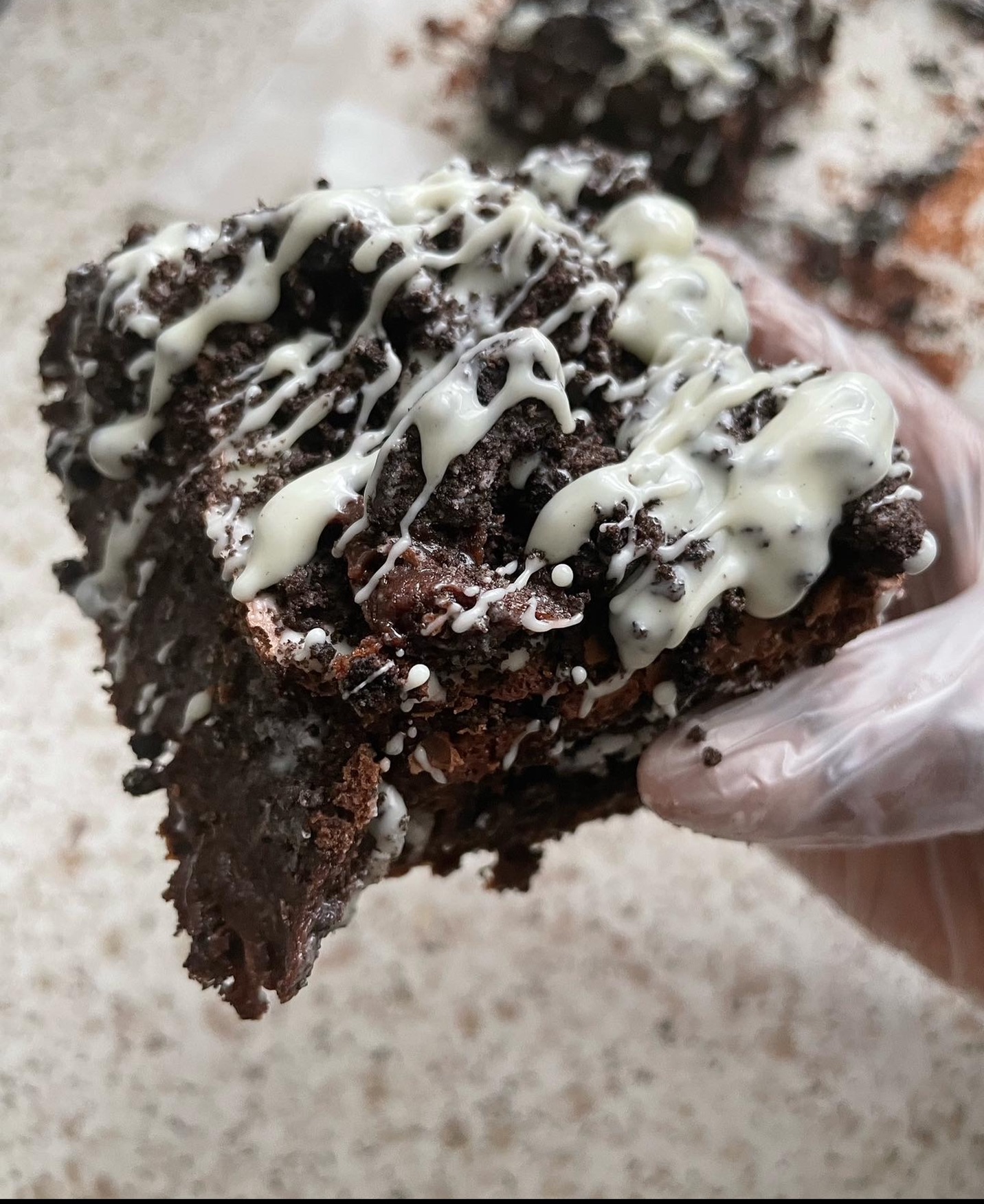 If you an Oreo Stan, then my oreo overload brownie has to be in your checkout basket for your Xmas pre-order 😍
-classic brownie batter
-stuffed with Oreos
-topped with crushed Oreos and cookies and cream spread
Link in bio to order for Xmas!