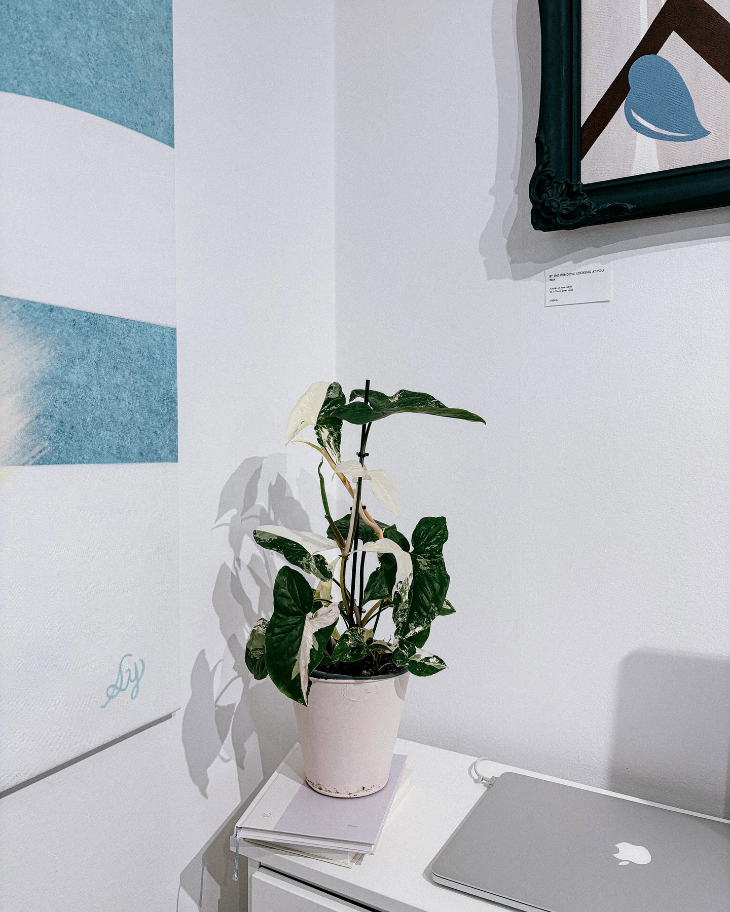 It holds me for a moment when the grain of abstraction shaped by nature flows together with the painting••
🇳🇴🎄🎅
This Saturday and Sunday, I will be participating in the Christmas Market at Sentralen in downtown Oslo, together with more than 60 artists.
I hope we can share another lovely moment here in Norway, the land of Munch.
-
Denne lørdagen og søndagen deltar jeg på julemarkedet i Sentralen i Oslo sentrum, sammen med over 60 andre kunstnere.
Jeg håper vi kan dele enda et fint øyeblikk her i Norge, Munchs land.
-
이번 주 토·일요일, 오슬로 도심 Sentralen에서 열리는 크리스마스 마켓에 60여 명의 아티스트와 함께 참여합니다.
뭉크의 나라 노르웨이에서 또 한 번 따뜻한 시간을 나눌 수 있기를 바래봅니다.
🕯️
#julemarkedpåsentralen #christmasmarketinoslo #handmadeinnorway #christmasmarketinnorway #christmasmarketinoslo2025