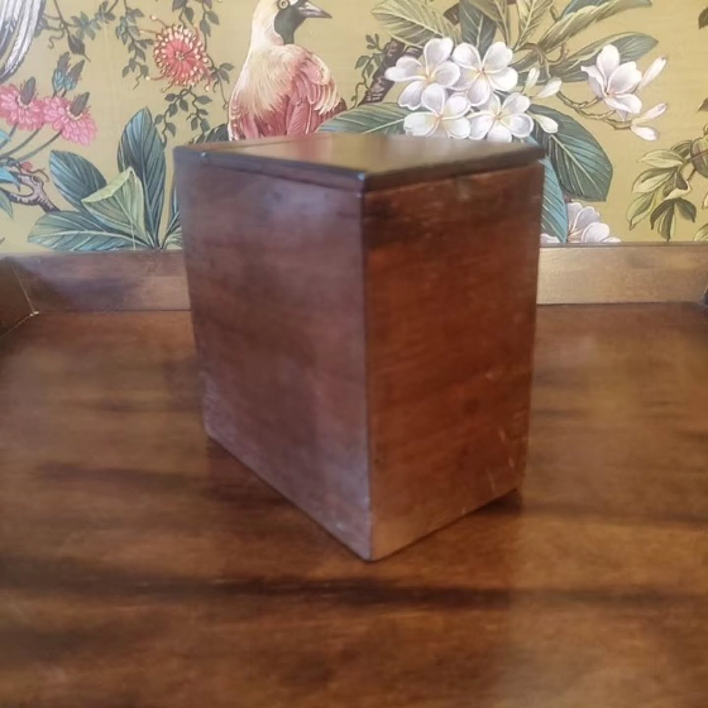 https://www.objetdart-stuff.co.uk/product-page/antique-victorian-late-19th-century-or-early-20th-century-mahogany-tea-caddy #stufftoyouandme #objetdart
