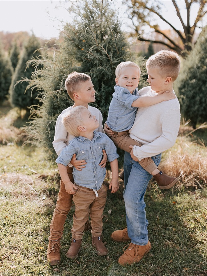 All Christmas Tree farm galleries have been delivered! Thank you for all of you who had me capture your sweet families.