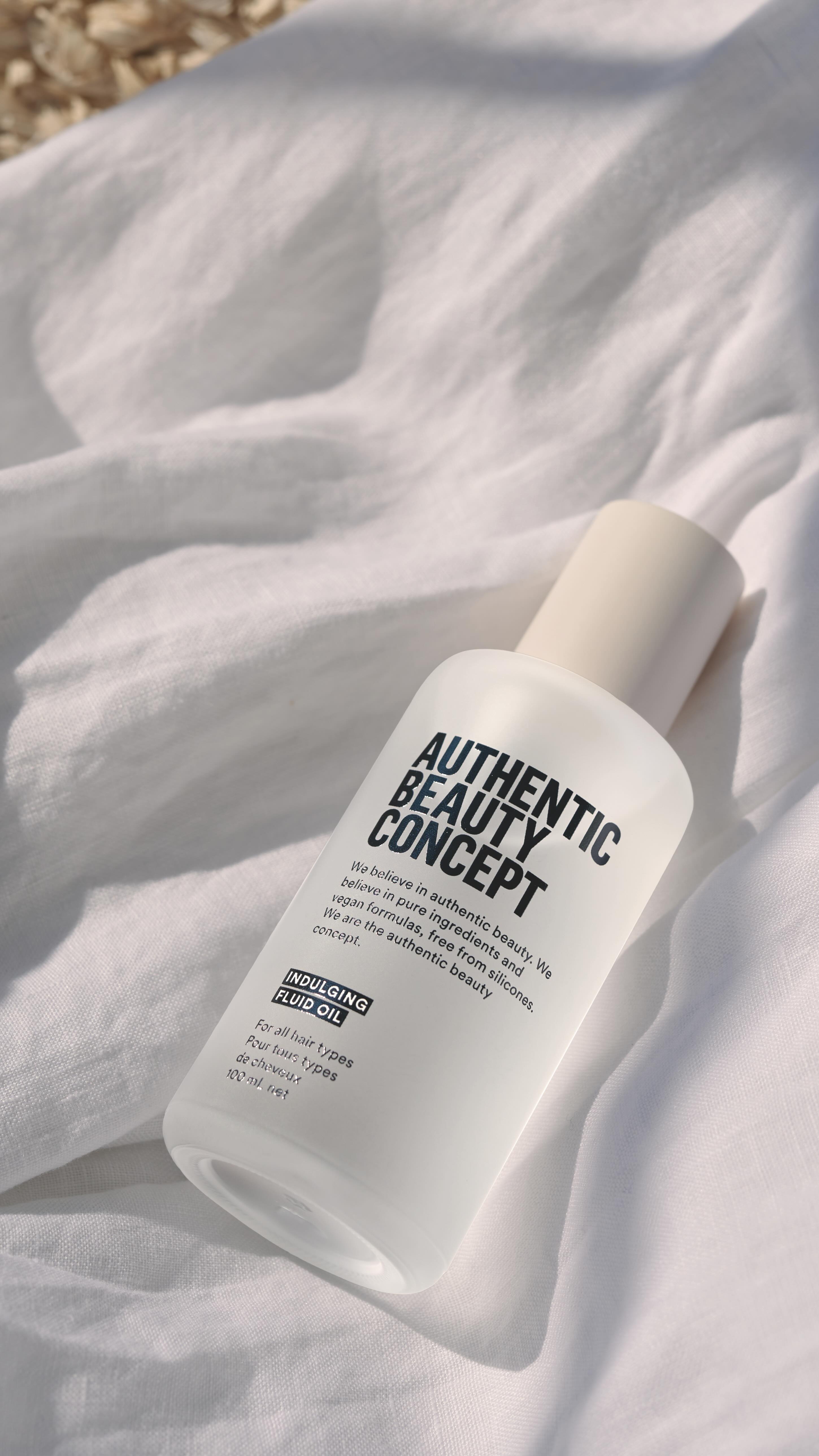 Vrijdag tip ✨
Bescherm je haar tegen hitte én tegen pluis en statisch haar met de Indulging Fluid Oil.
Geeft een prachtige glans, temt fly-aways en laat je haar zacht en verzorgd aanvoelen.
Een klein beetje is genoeg voor een groots verwenmoment.
Verkrijgbaar in de salon of de webshop www.palmav.nl
#salonpalmav #palmav #authenticbeautyconcept #authenticbeautymovement