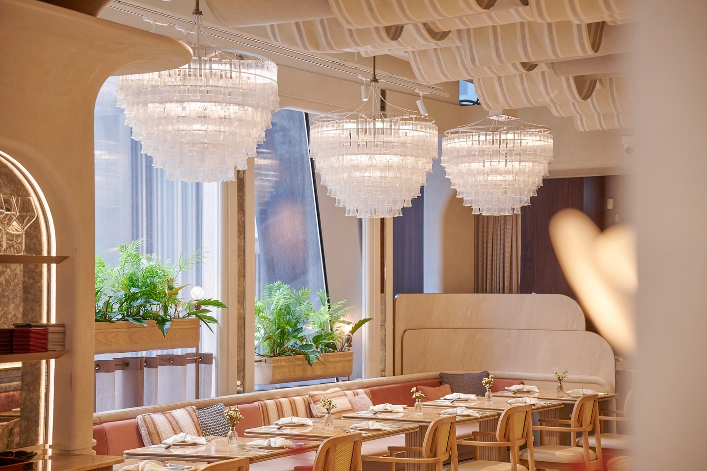 As the festive glow begins to blanket the city🎄, it’s time to draw your loved ones close💕and savour long, unhurried conversations over good food and wine.🍽️
For event enquiries, we would be delighted to hear from you at info@medora.hk.
For reservations, click the “Reserve” button on our Instagram profile or visit our website. Walk-ins are warmly welcomed on a first-come, first-served basis. 💕
You may also view our latest menu offerings on our official website.
☎️ +852 2711 8088
🌐 www.medora.hk
📍G/F, 111 Wellington St, Central
#medorahk #chefvickycheng #鄭永麒