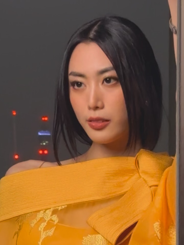 For @britishfashioncouncil Aren’s @arenyoo beauty look pairs her ’99 @dior by #JohnGalliano dress with a modern take on late-90s funky energy and oriental flair.
Hair & Makeup by @jiyoungyangbeauty
#redcarpet #jiyoungyangbeauty #parismakeupartist
#diormakeup #diorvintage