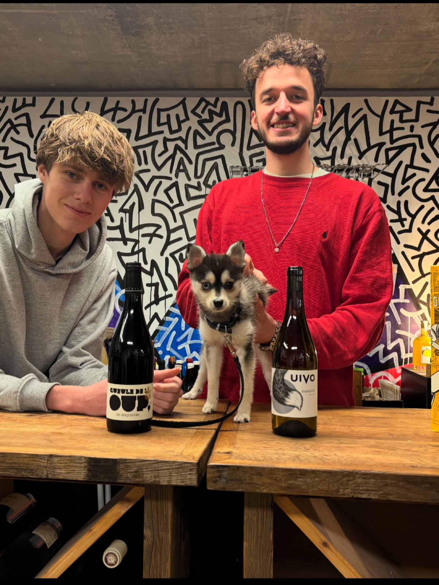 Cadeaux de dernière minute?!?
Toute l’équipe est bien présente pour vos achats de noël… 🎁🎁🎁
#vinnaturel #naturalwine
#paysdegex #stgenispouilly #geneve🇨🇭 #pomskylife🐾🐺❤️