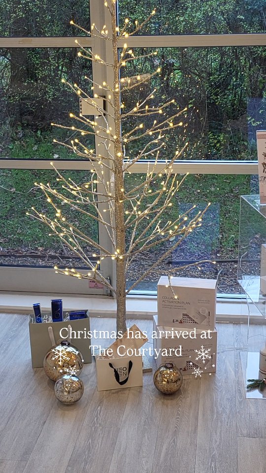 Our Christmas sparkle is officially on! ✨🎄
Whether you’re shopping for loved ones or building your wishlist, we’ve got something for everyone - including gift vouchers 🎁
Pop in to the clinic to see our special offers or send us a message today!
#christmasgifts #christmas #christmaspresent