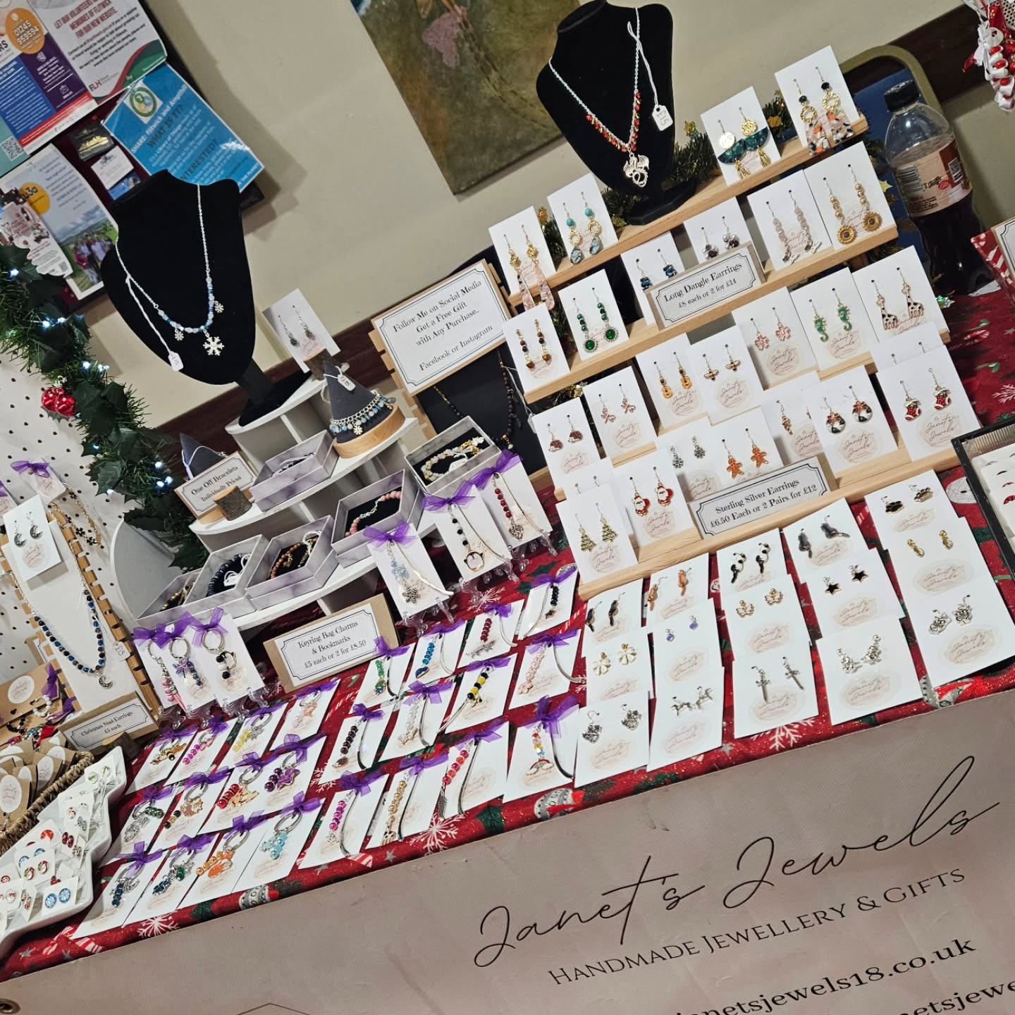 A huge thank you to everyone who stopped by my stall today at Flitwick Village Hall, especially in the poor weather ☔️💜
Lovely to see all the doggies and of course the people too🐾🥰
I have a 2 events coming up next weekend.. details are pinned to the top of the page ⬆️📅
Now for an evening of drying out, defrosting and putting my feet up!
Much love 💜