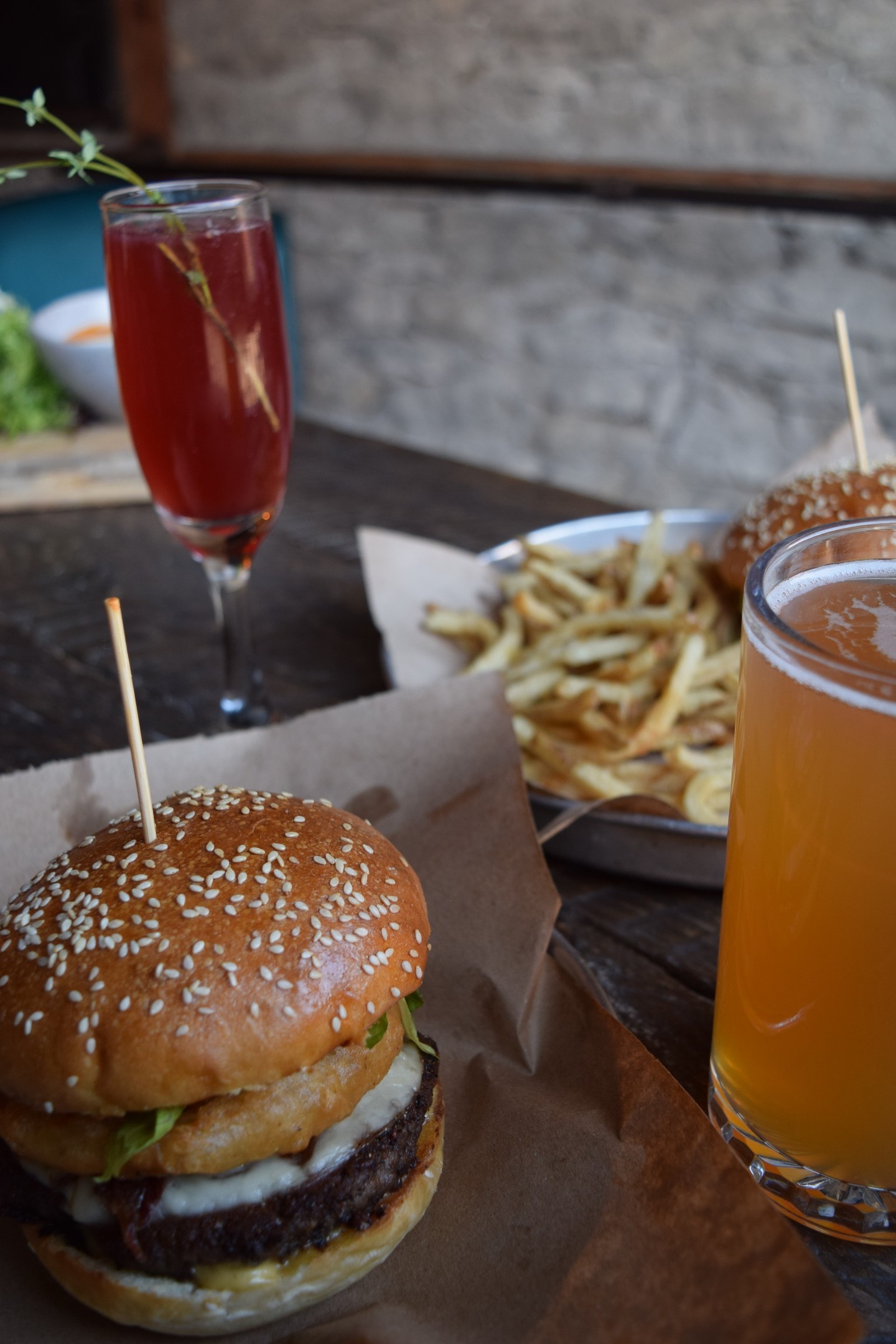 Final days to order our Ultimate Royal Burger! $2 from every Ultimate Burger sold goes directly to @unitedwaygwd ❤️
Tried the burger and loved it? Vote for Royal in the battle at the link in our bio!