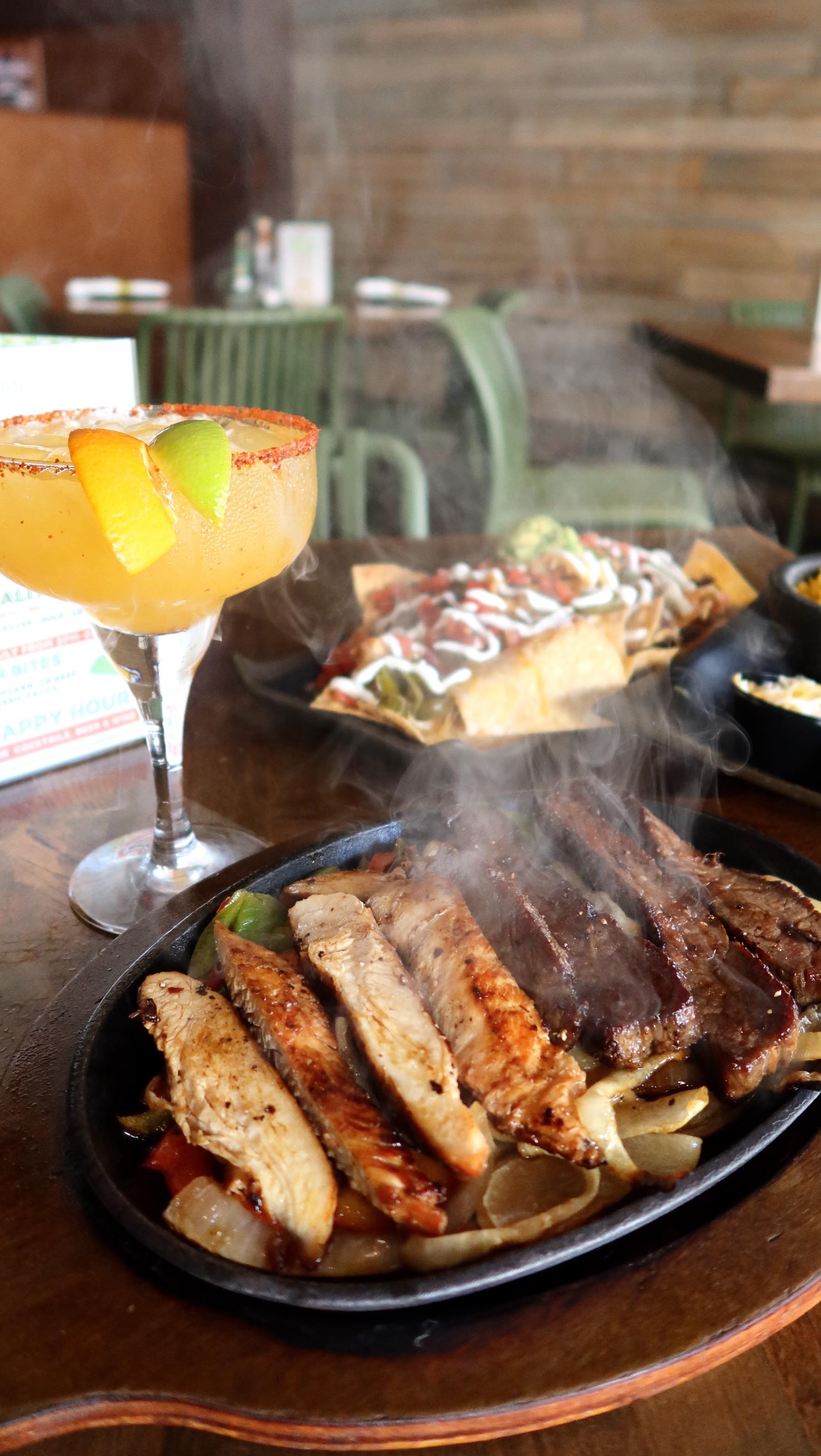 If your Thursday needs a boost, Cabos has the perfect combo. 🌶️ Order your favorite fajita and enjoy 1/2 off ANY margarita all day long.
#caboscantina #downtownfortmyers #fajitas #margaritas