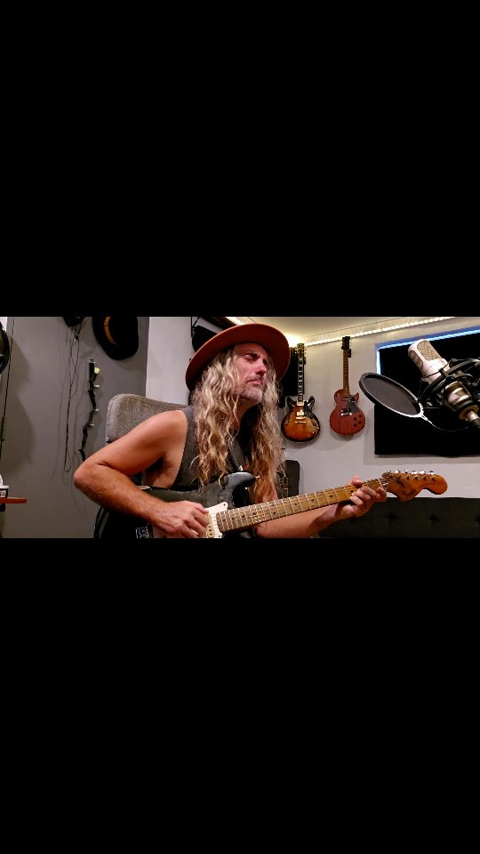 What one of my songs would you guys like me to do a stripped back version of? I want to do more of these quick stripped back videos.
I have an album written but it takes a little while with production etc so in the meantime I'd love to do some more like this for ya :)
The song with the most votes in the comment section I will do next :)
Also....
I started a new You tube channel a while ago because of a hacking incident but I really need to give it some love. I will be posting a lot more videos on there so if you could subscribe to that I would be forever grateful
🙏 Thanks legends.
Huge love 😀 (Lyrics in comments)
#vote #bluesandroots #soulmusic