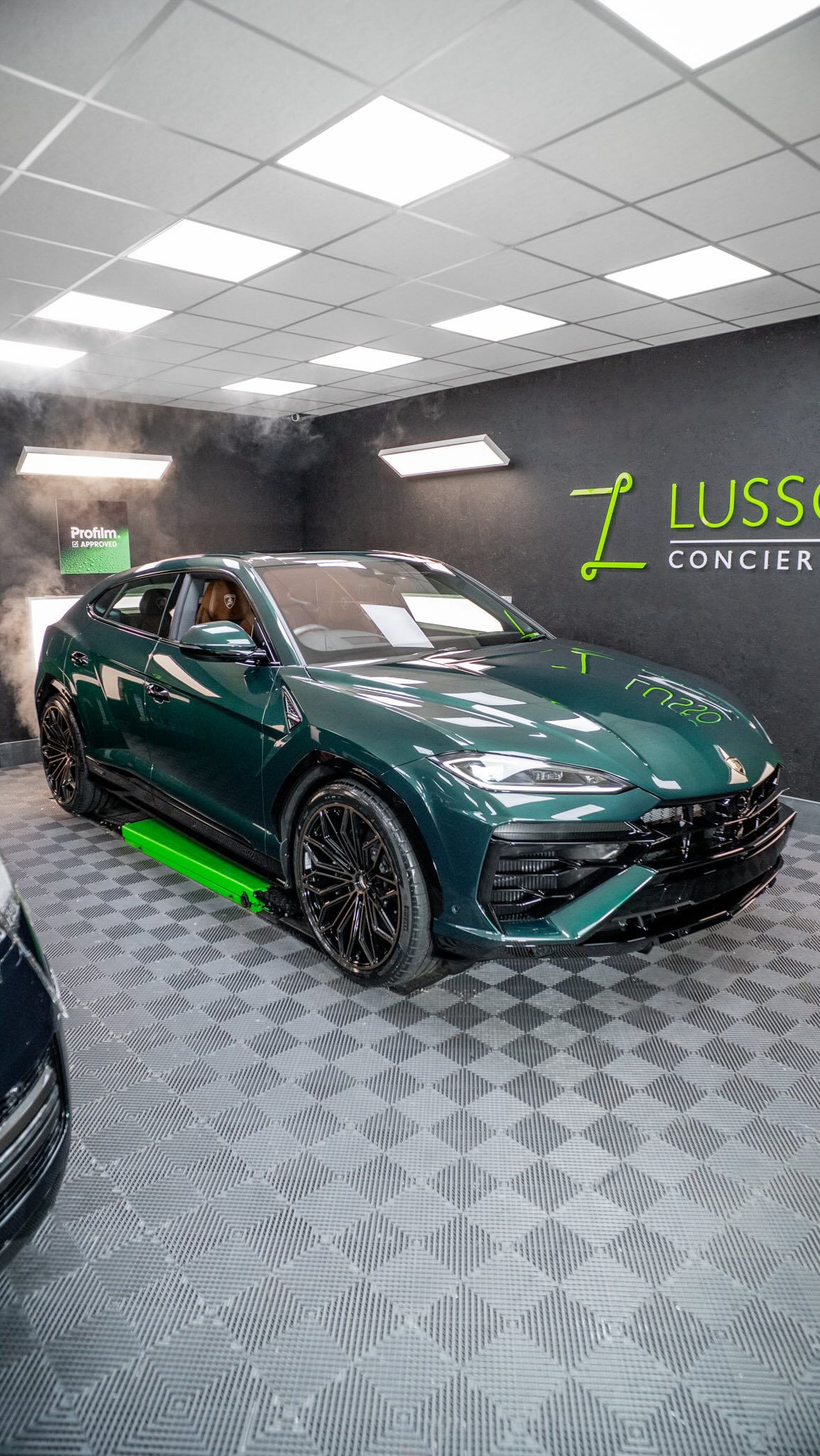 Verde Hydra over tan interior is the perfect choice for this Urus SE. 💚🧡 The right thing to do was to fully protect it with Gloss PPF! 🚀
Interested in protecting what moves you?
Contact us today 🏁
#LussoConcierge #PPF #PaintProtectionFilm #Lamborghini #UrusSE #VerdeHydra #GreenOverTan #AmazingCars247 #GarageGoals #Leeds #Yorkshire