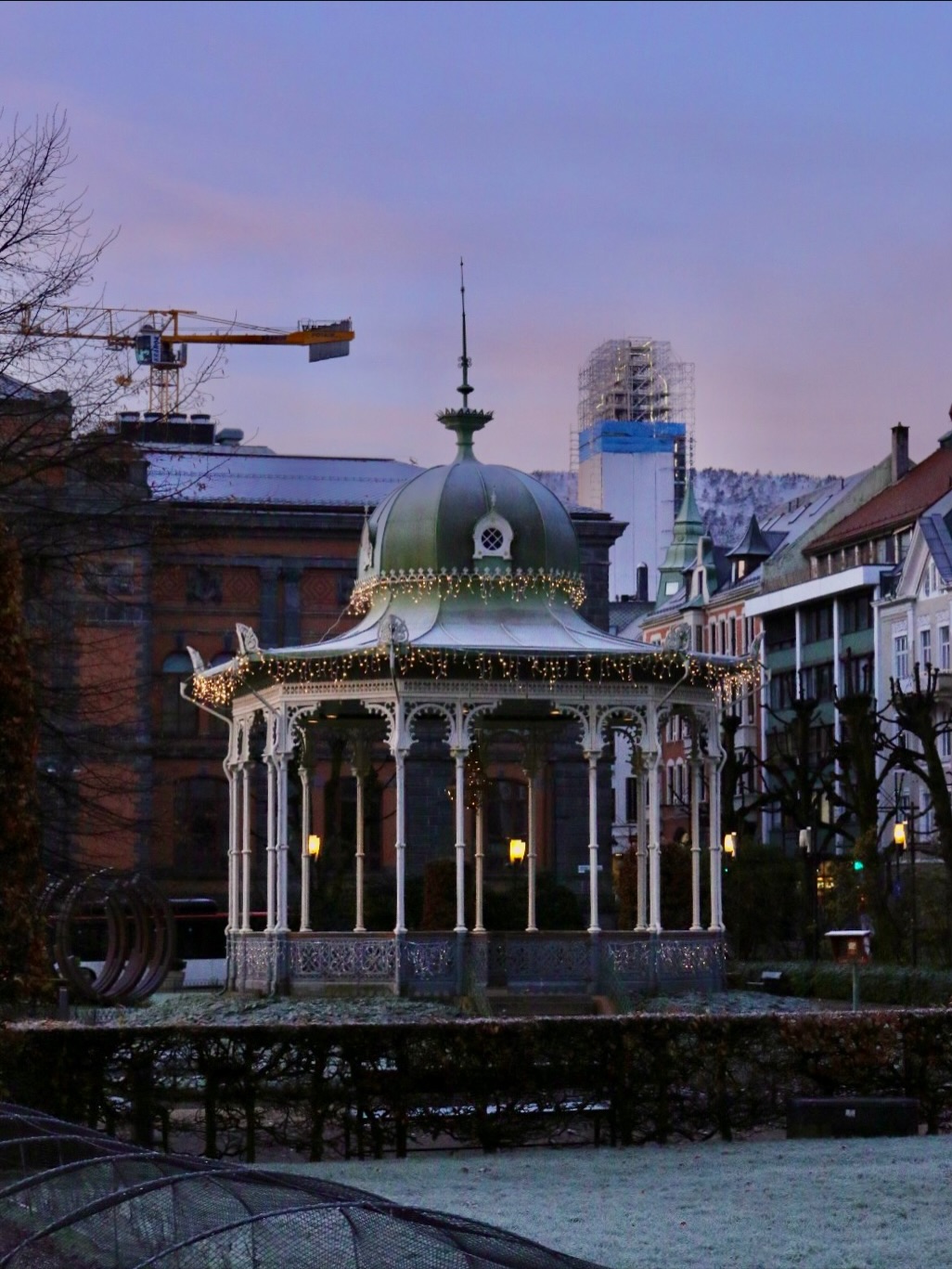 Bergen in the winter light❄️☃️🏔️ #winter @ue_vestland #christmastime #bergen #tourists #fyp #nature #travelling #norway #vacation #country #citycenter #explore