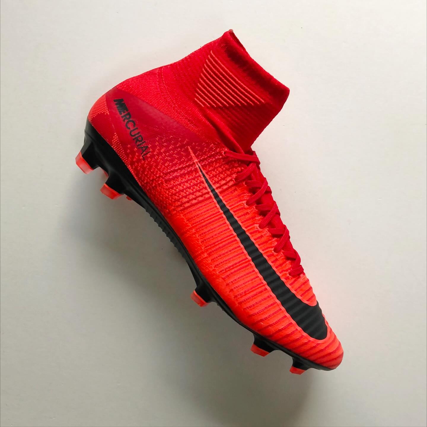 Remember the Superfly V? Back then the Superfly was a totally different outfit to the Vapor: different upper material as well as the dynamic collar and so warranted a higher cost. Did you have a pair? #olayfire #superflyv #vaporxi